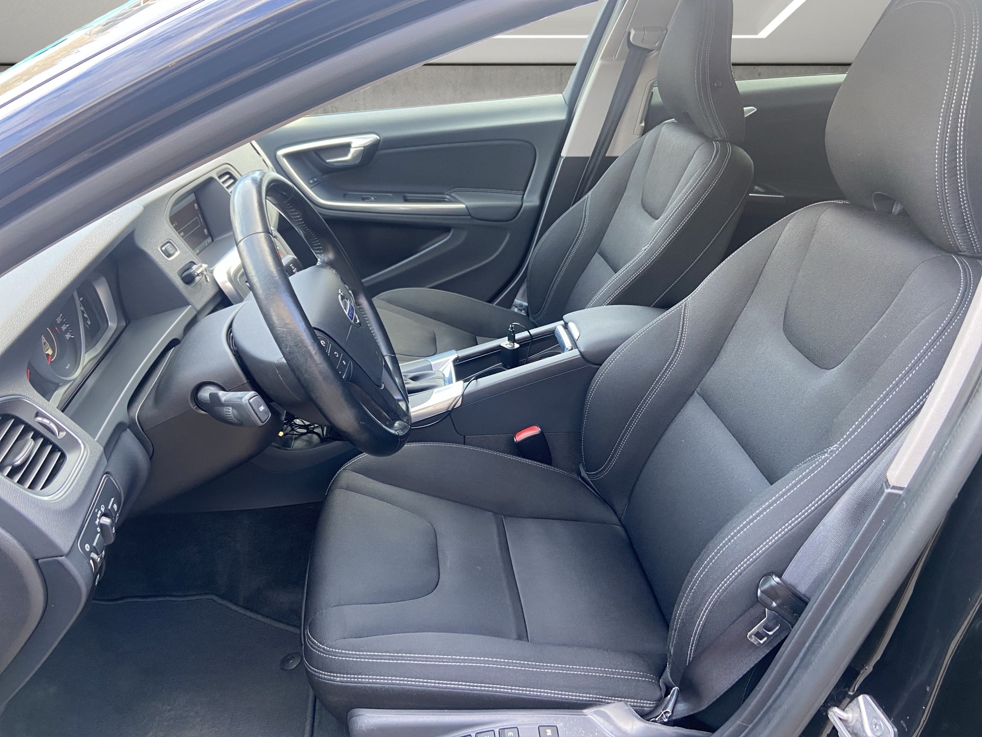 VOLVO V60 D4 AWD Family Edition Geartronic-image-11