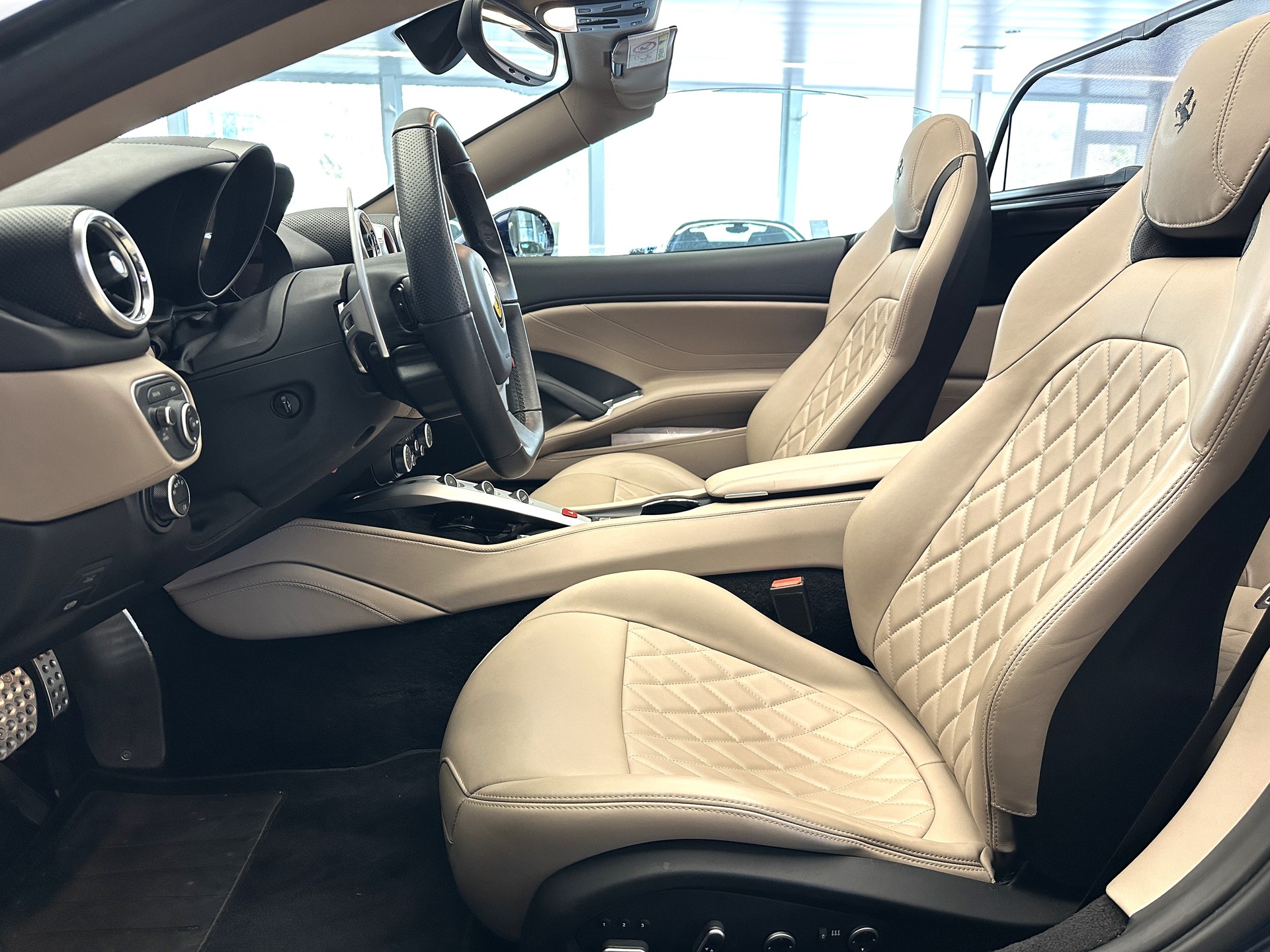 FERRARI California 3.9 V8 T / Handling Speciale 2016-image-10