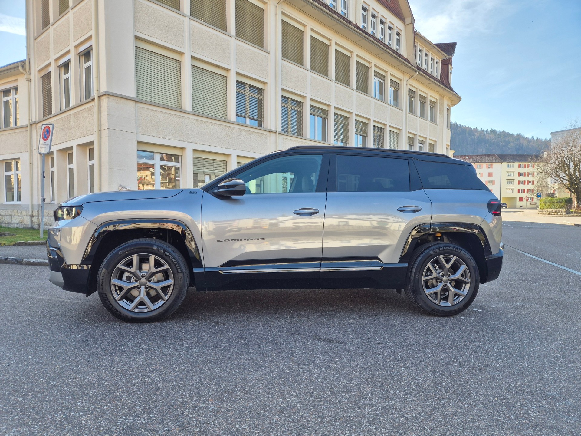 JEEP Compass 1.2 T e-Hybrid First Edition-image-1
