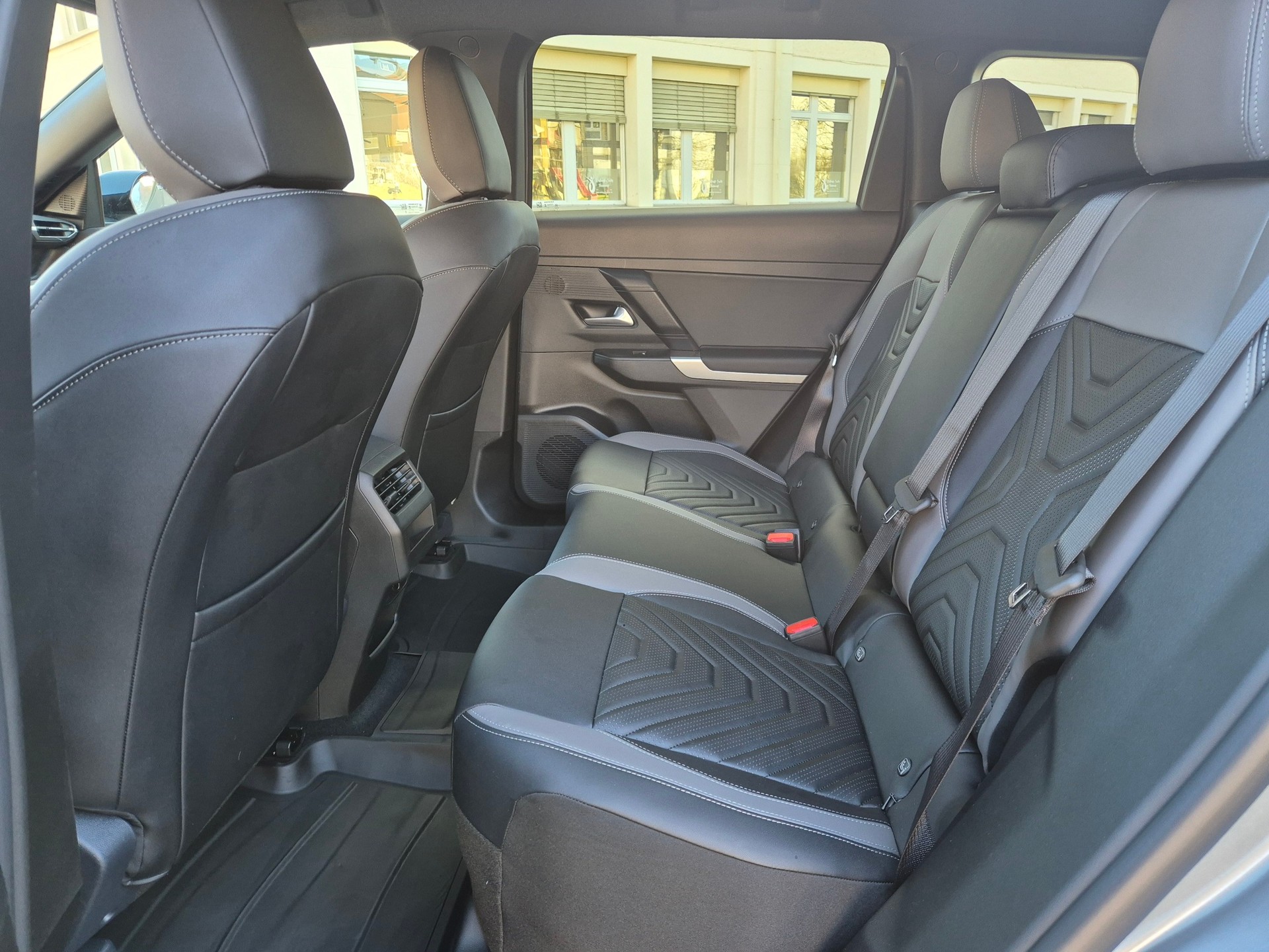 JEEP Compass 1.2 T e-Hybrid First Edition-image-10