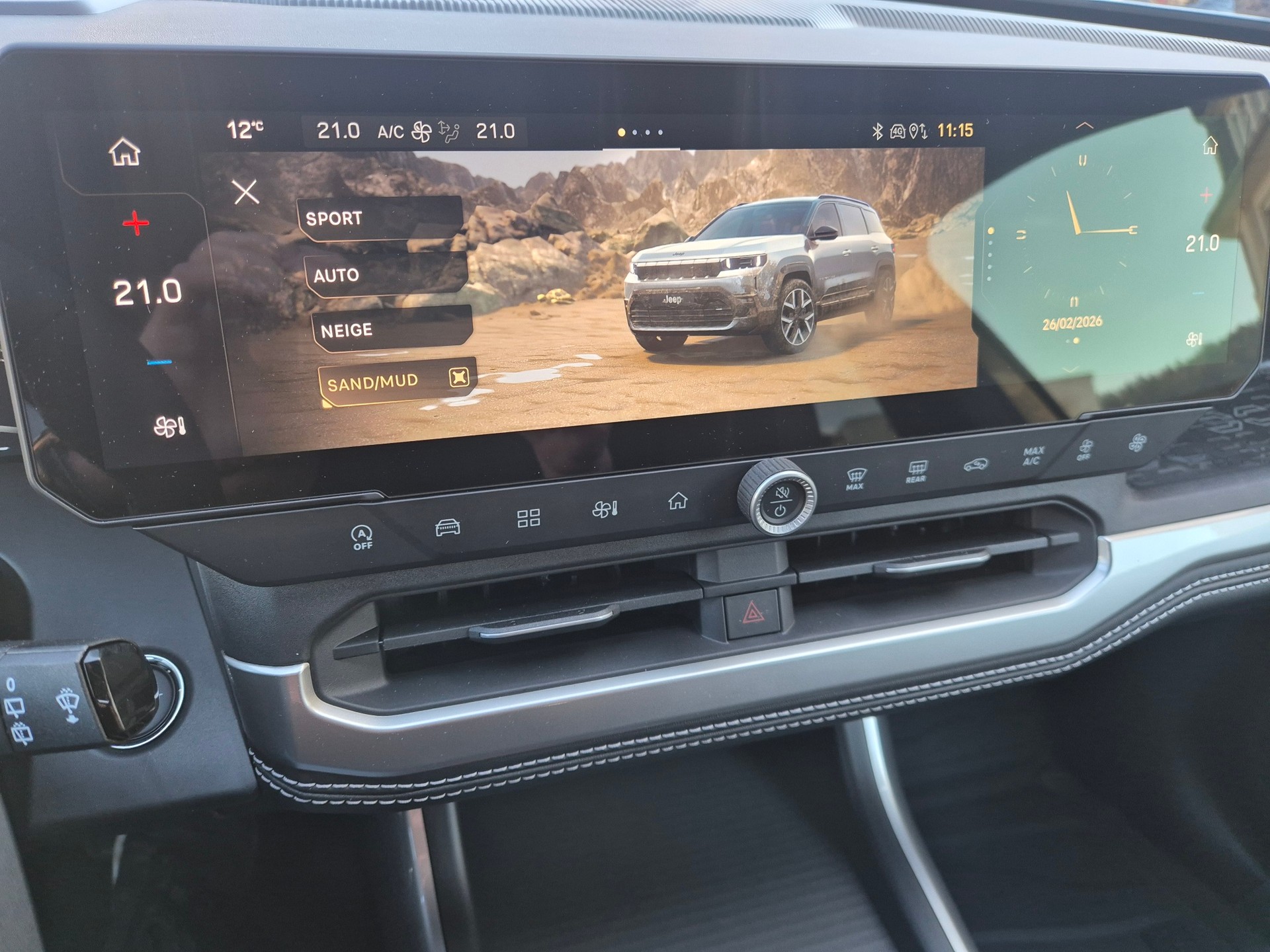 JEEP Compass 1.2 T e-Hybrid First Edition-image-17