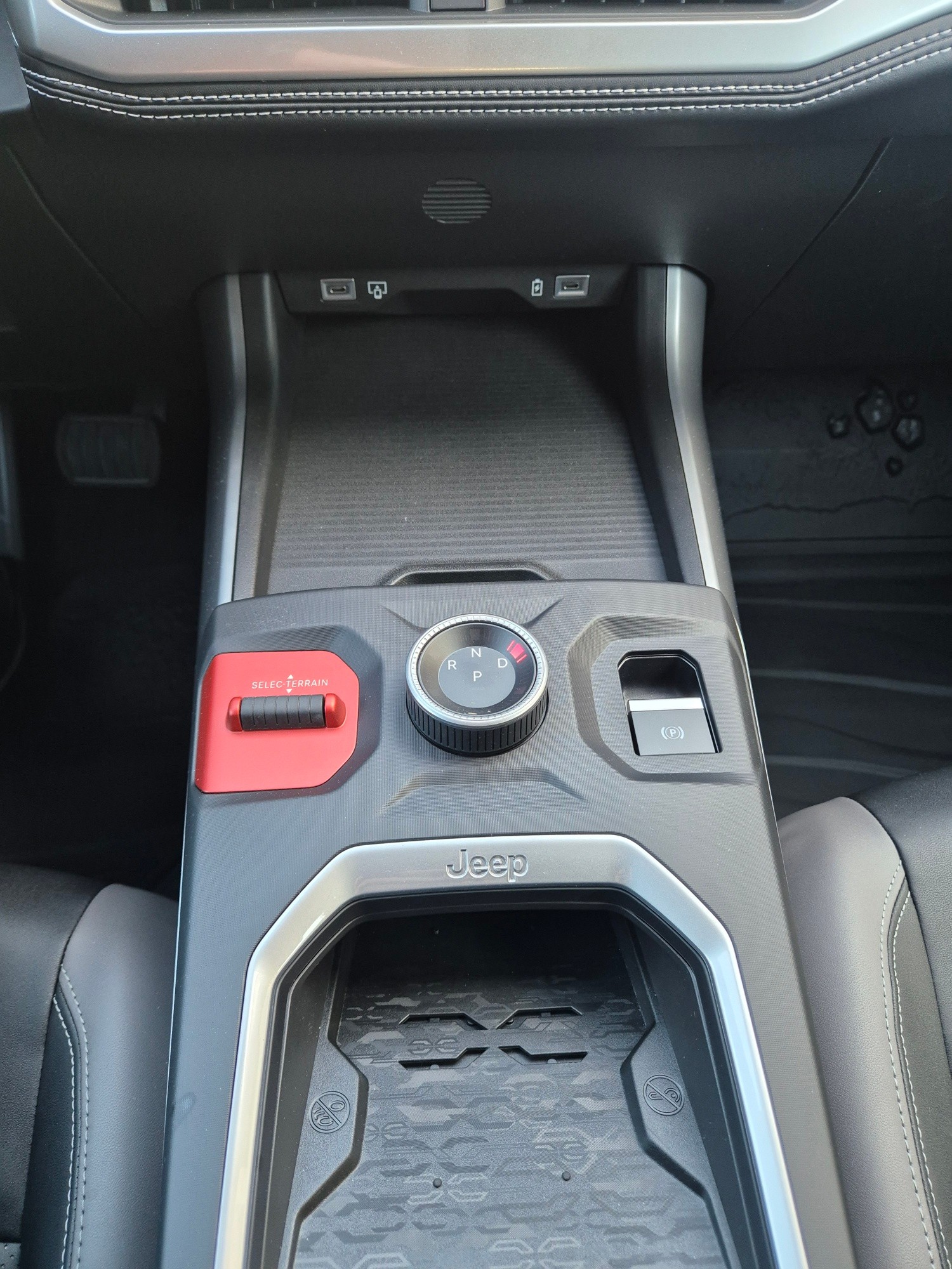 JEEP Compass 1.2 T e-Hybrid First Edition-image-13