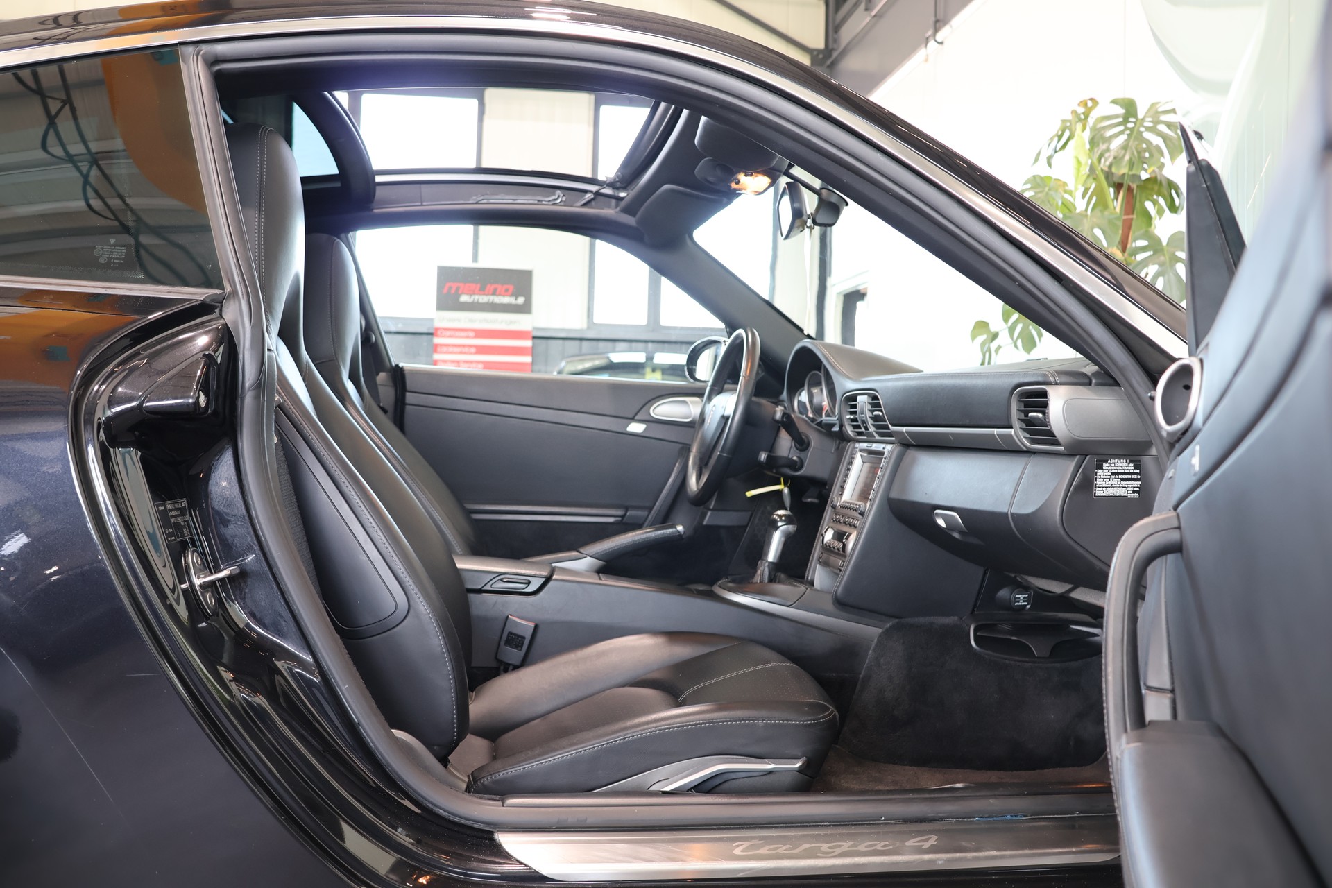 PORSCHE 911 Targa 4-image-12