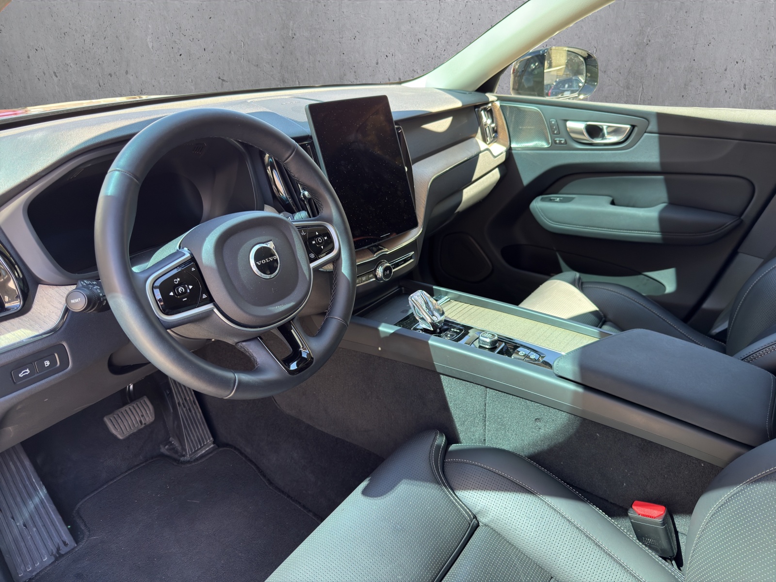 VOLVO XC60 T8 eAWD PluginHybrid Plus Dark Geartronic-image-6