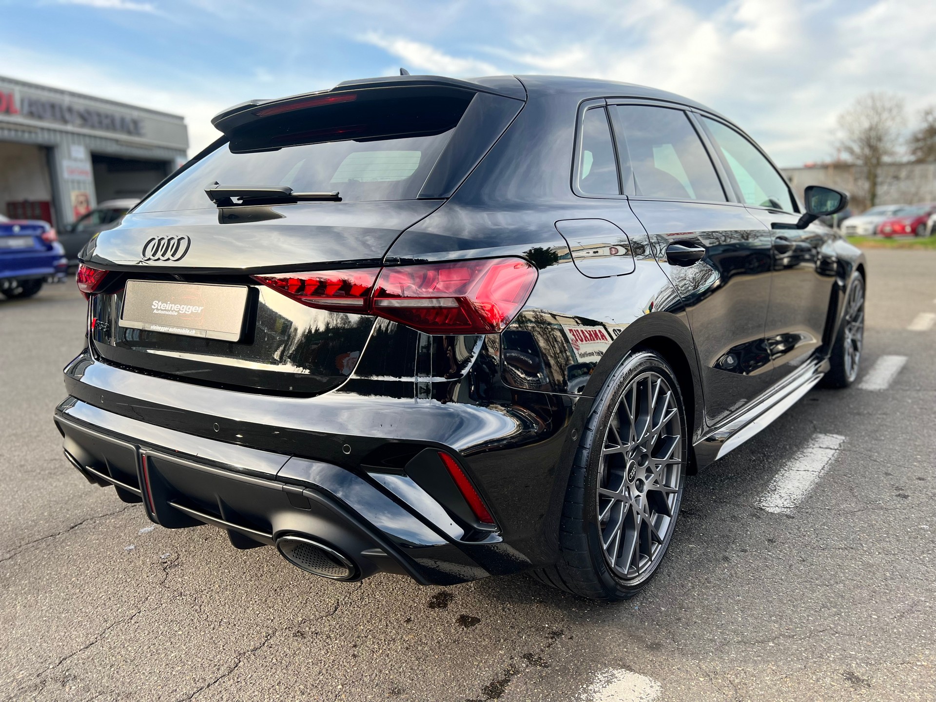AUDI RS3 Sportback 2.5 TSI quattro S-tronic-image-10
