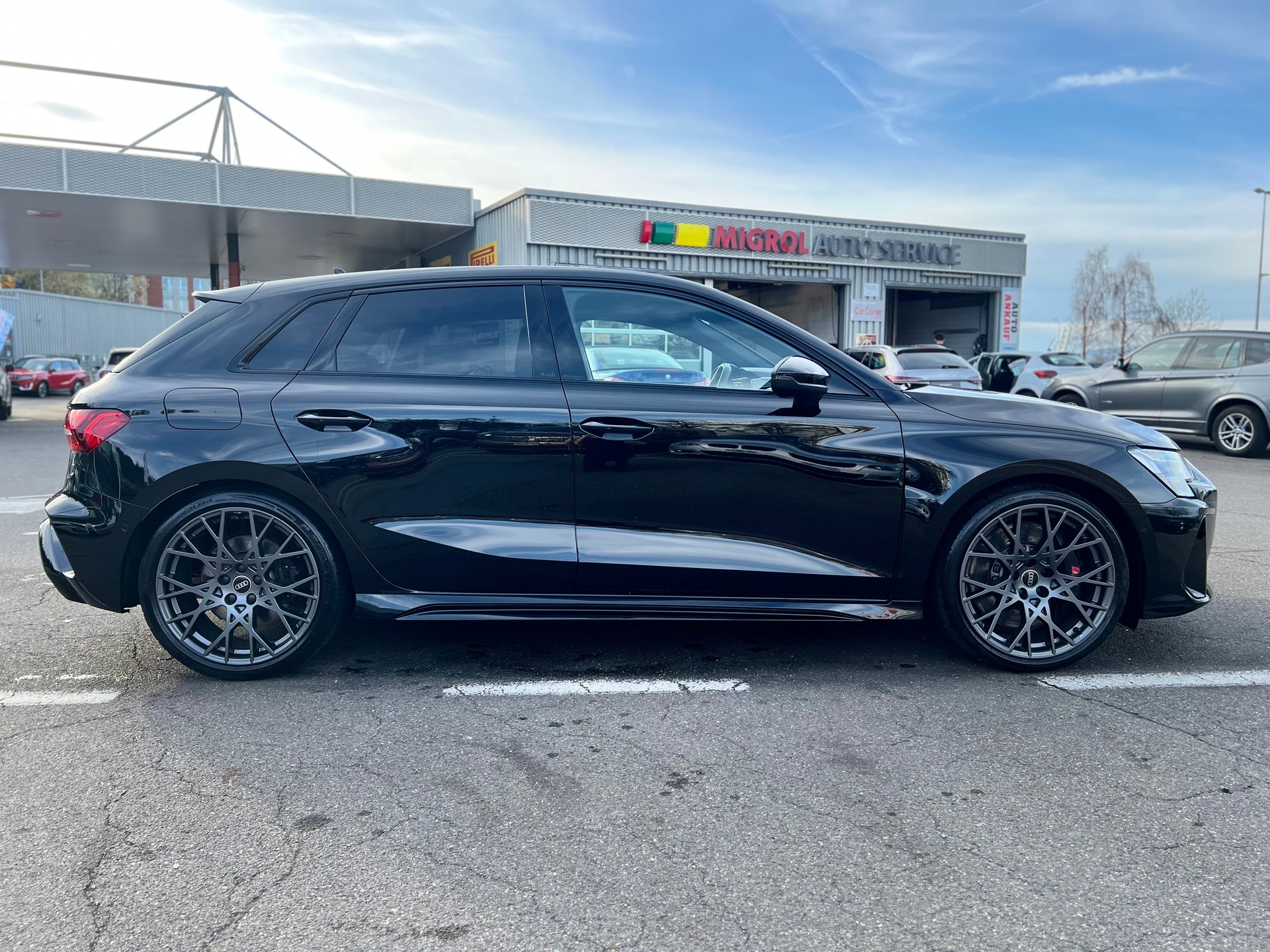 AUDI RS3 Sportback 2.5 TSI quattro S-tronic-image-11