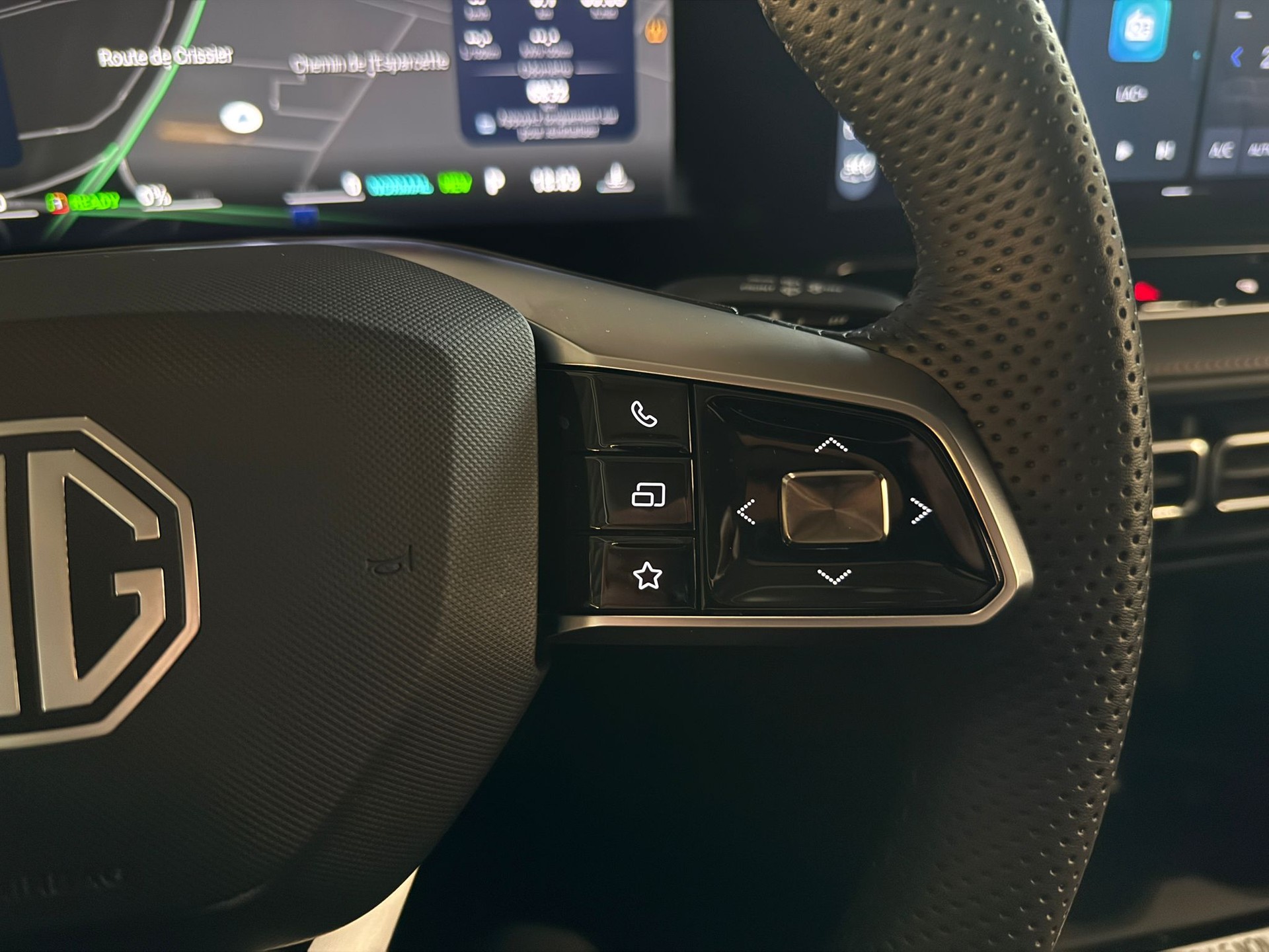 MG HS 1.5 T PHEV Luxury-image-12