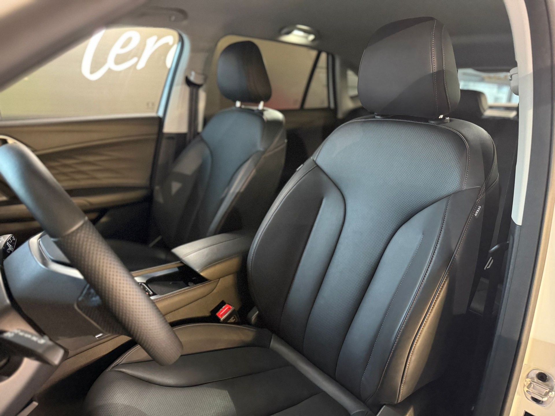 MG HS 1.5 T PHEV Luxury-showroom-element-3