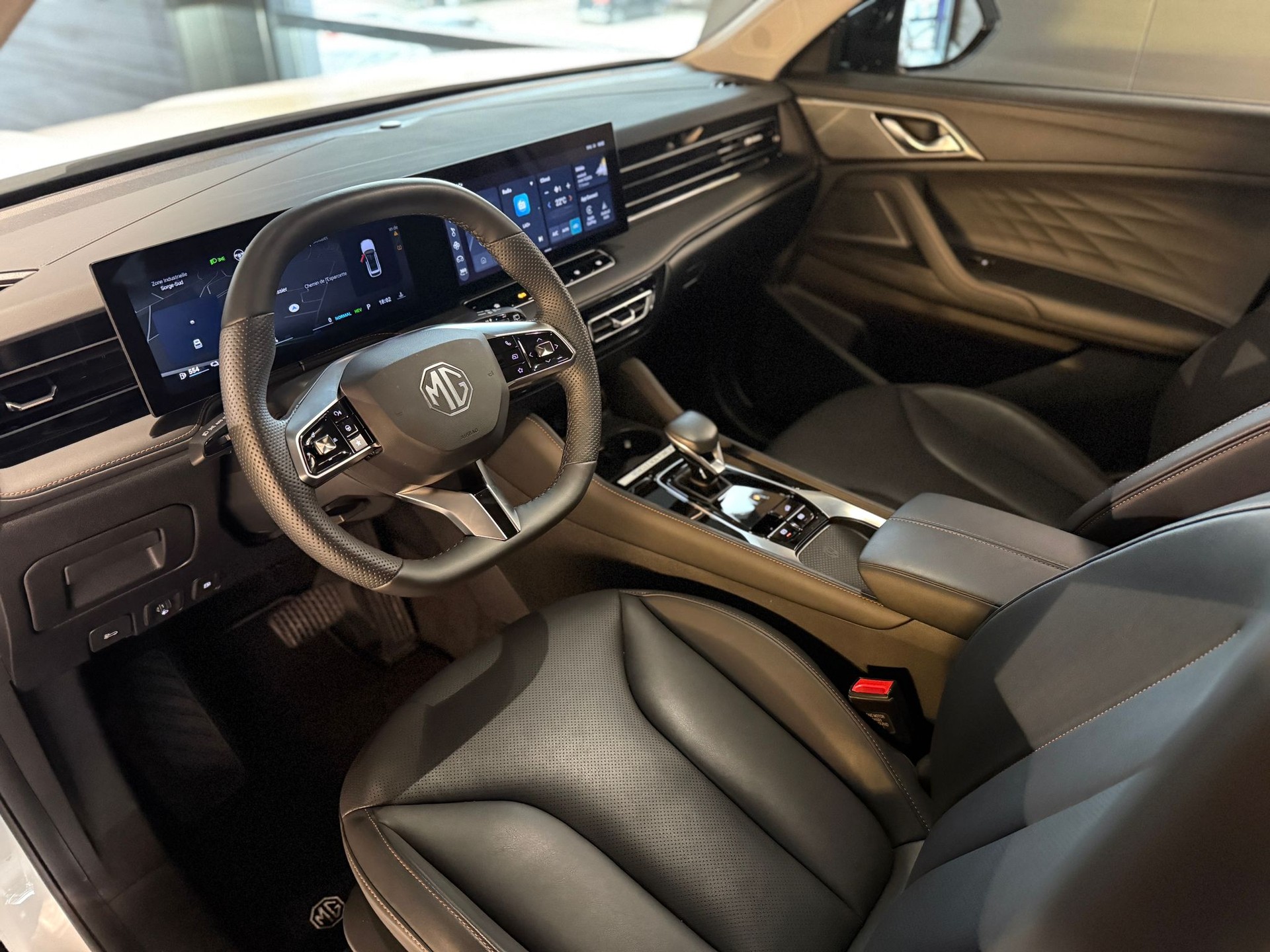 MG HS 1.5 T PHEV Luxury-image-7