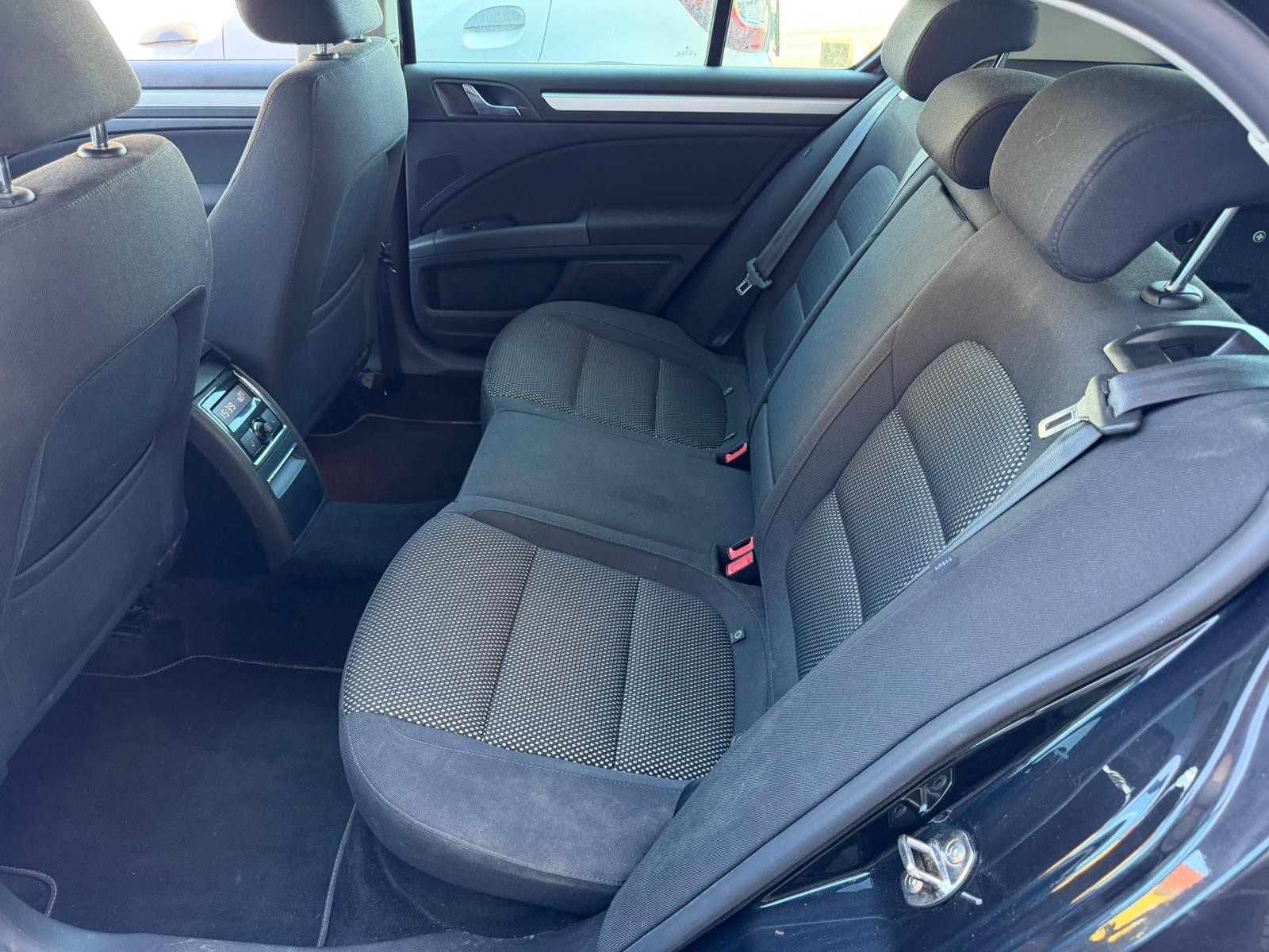SKODA Superb 2.0 TDi AllDrive 4x4 DSG-image-7