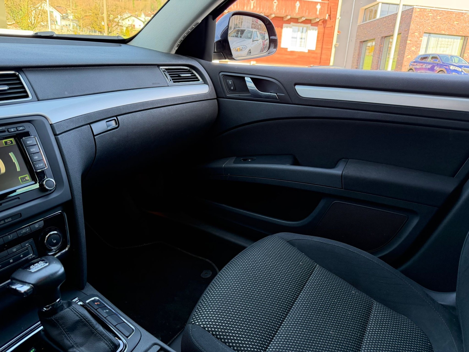 SKODA Superb 2.0 TDi AllDrive 4x4 DSG-image-17