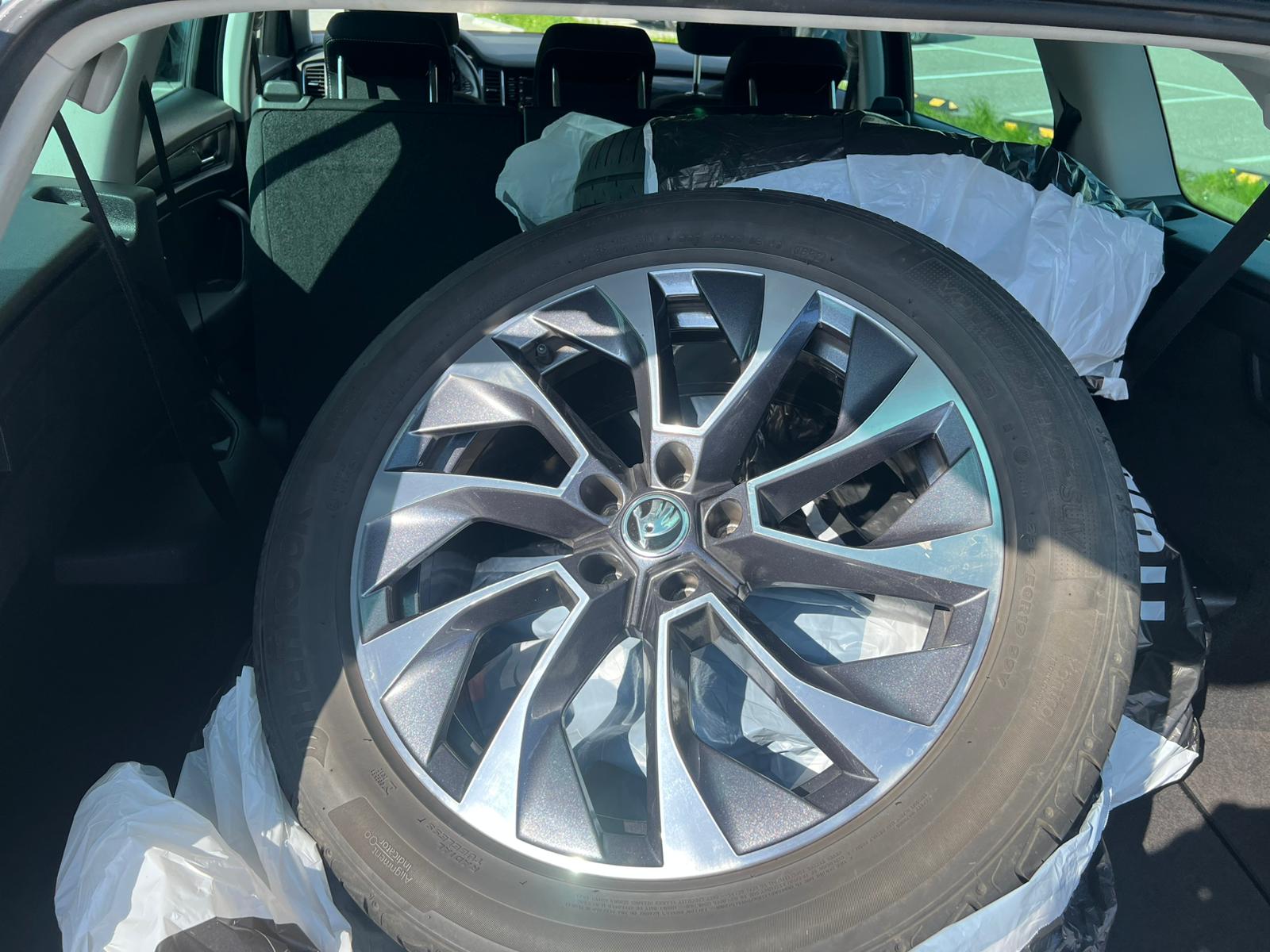 SKODA Kodiaq 2.0 TSI 4x4 Sport Line-image-6