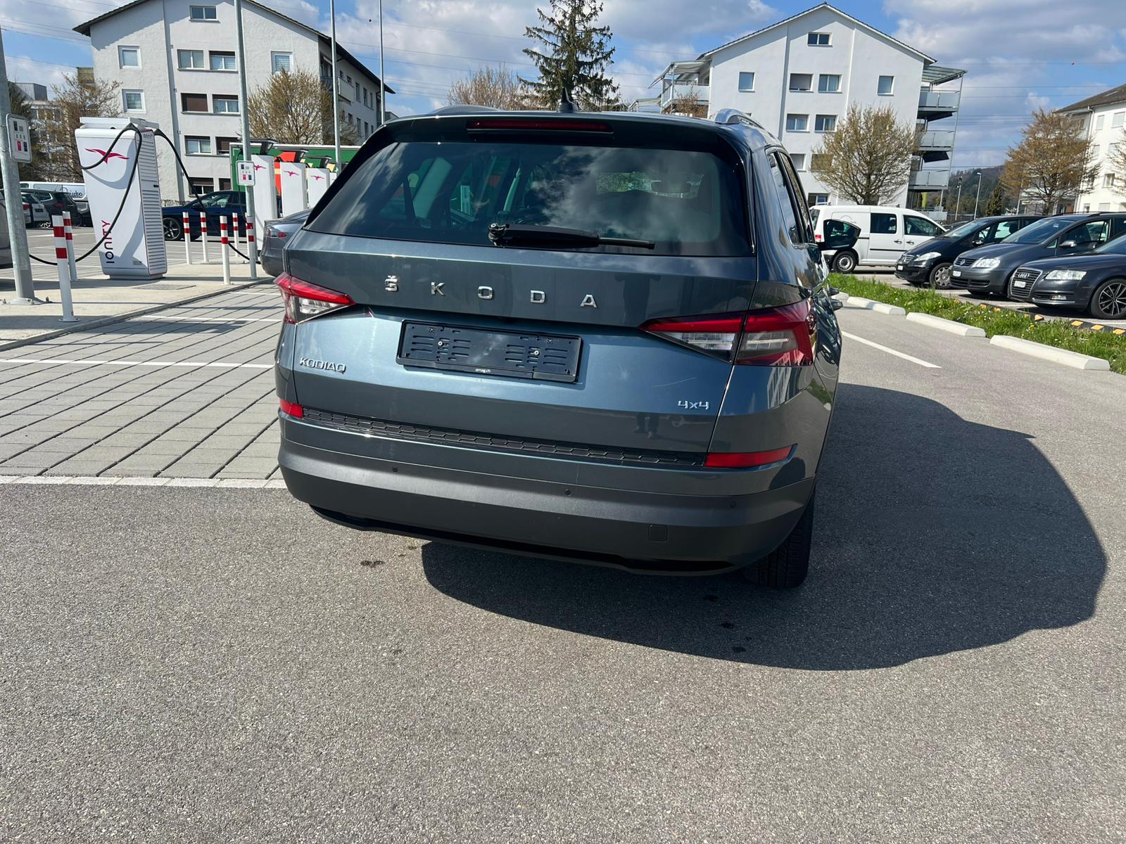 SKODA Kodiaq 2.0 TSI 4x4 Sport Line-image-2
