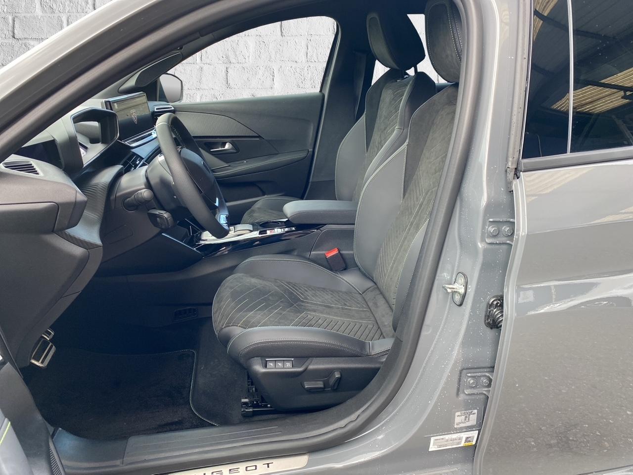 PEUGEOT 208 1.2 Hybrid 145 GT-image-9