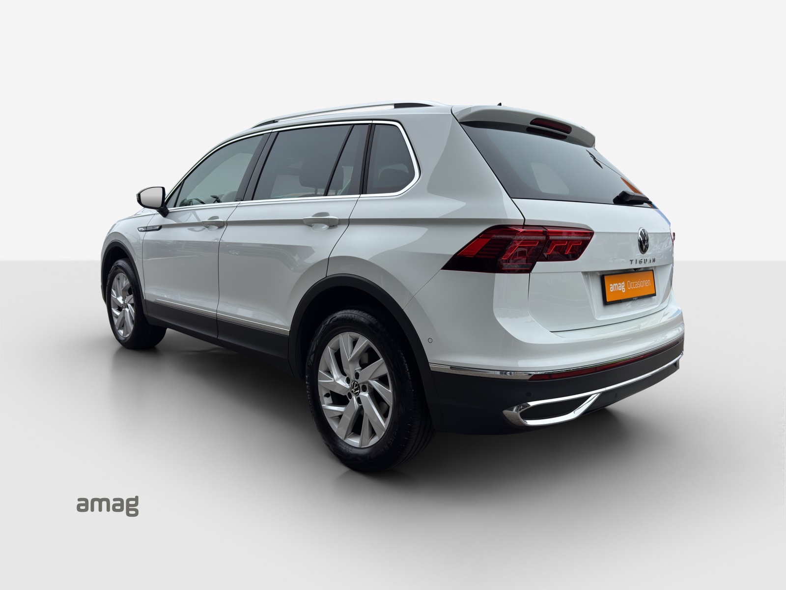 VW Tiguan 2.0 TDI SCR Elegance 4Motion DSG-image-2