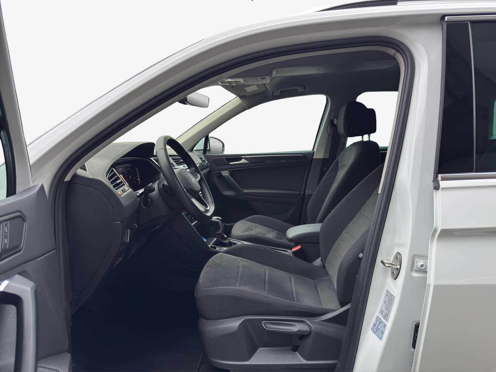 VW Tiguan 2.0 TDI SCR Elegance 4Motion DSG-image-7