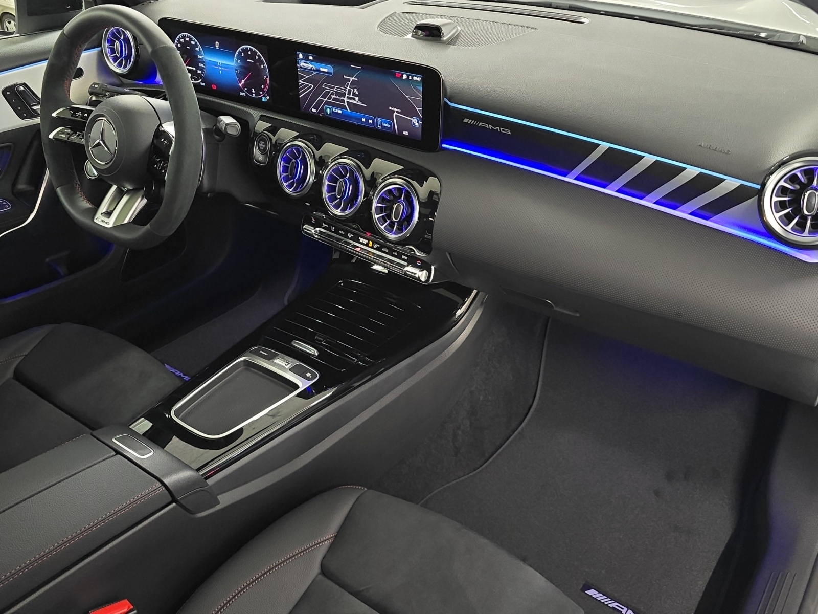 MERCEDES-BENZ A 45 S AMG 4matic+-image-11