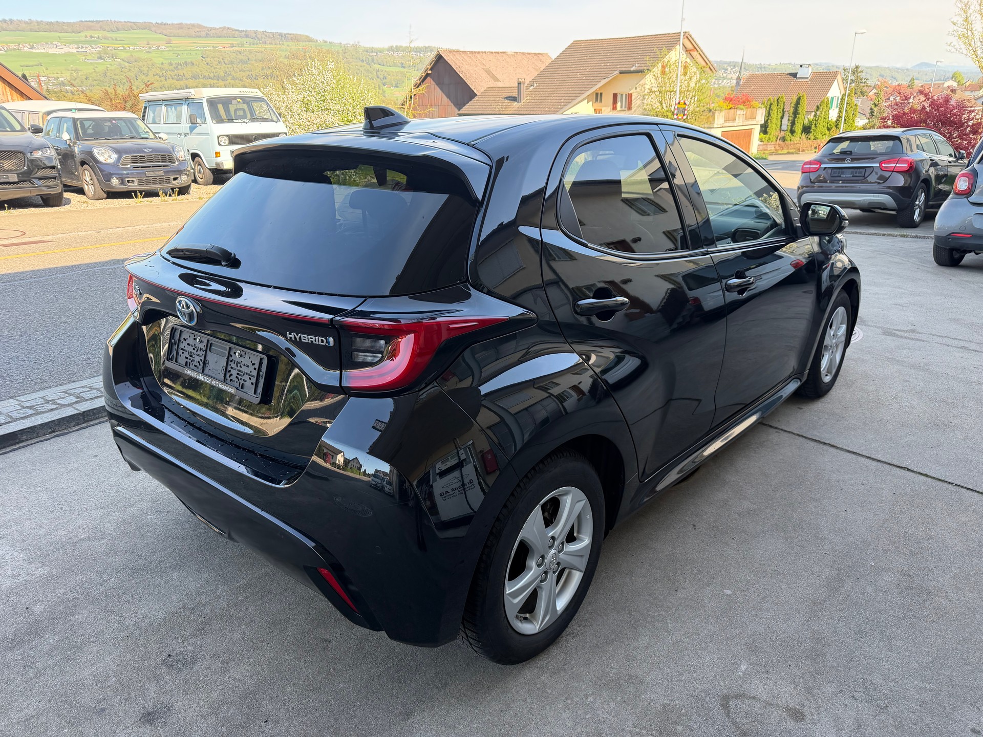 TOYOTA Yaris 1.5 Premium e-CVT-image-5