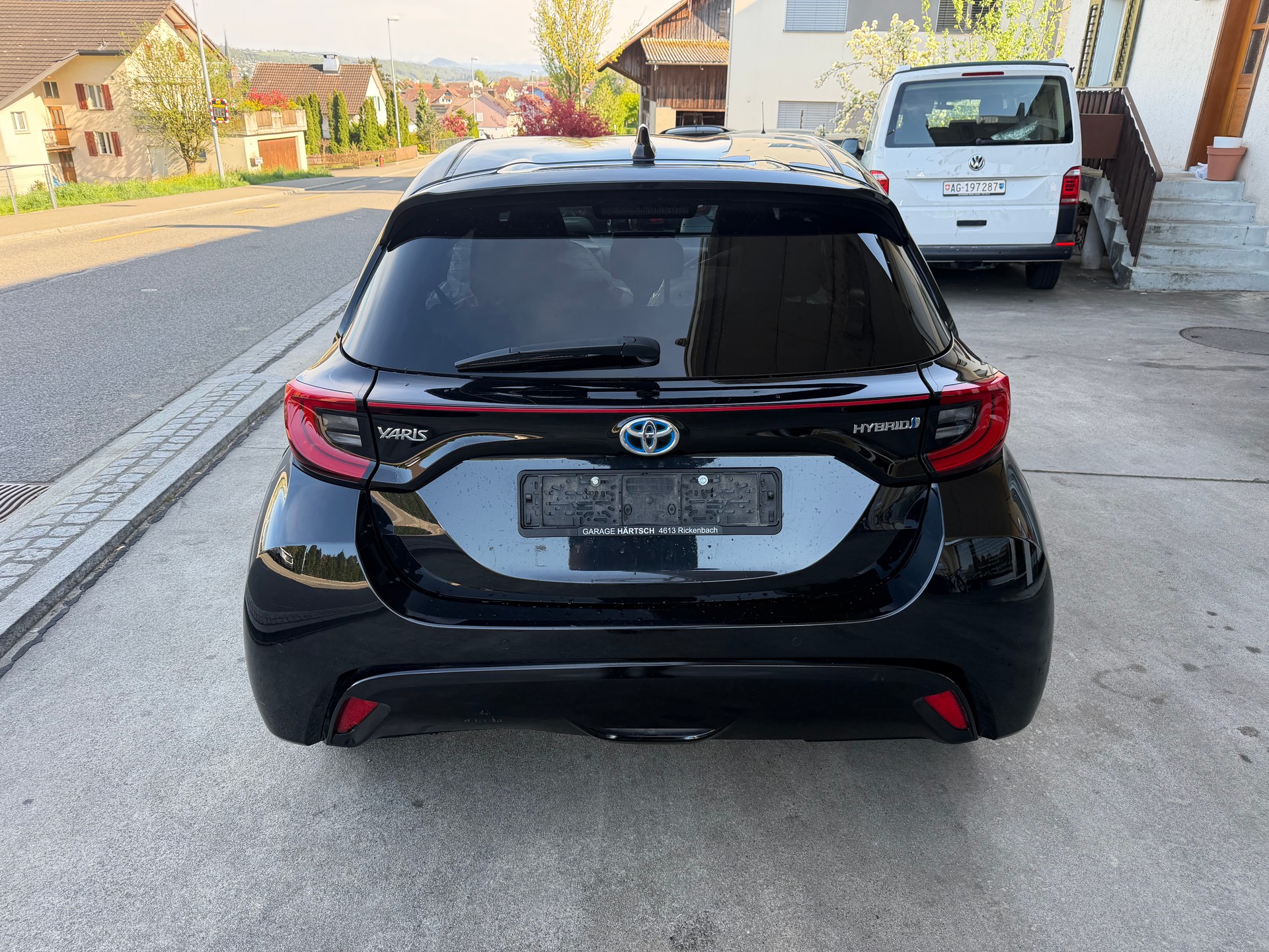 TOYOTA Yaris 1.5 Premium e-CVT-image-4