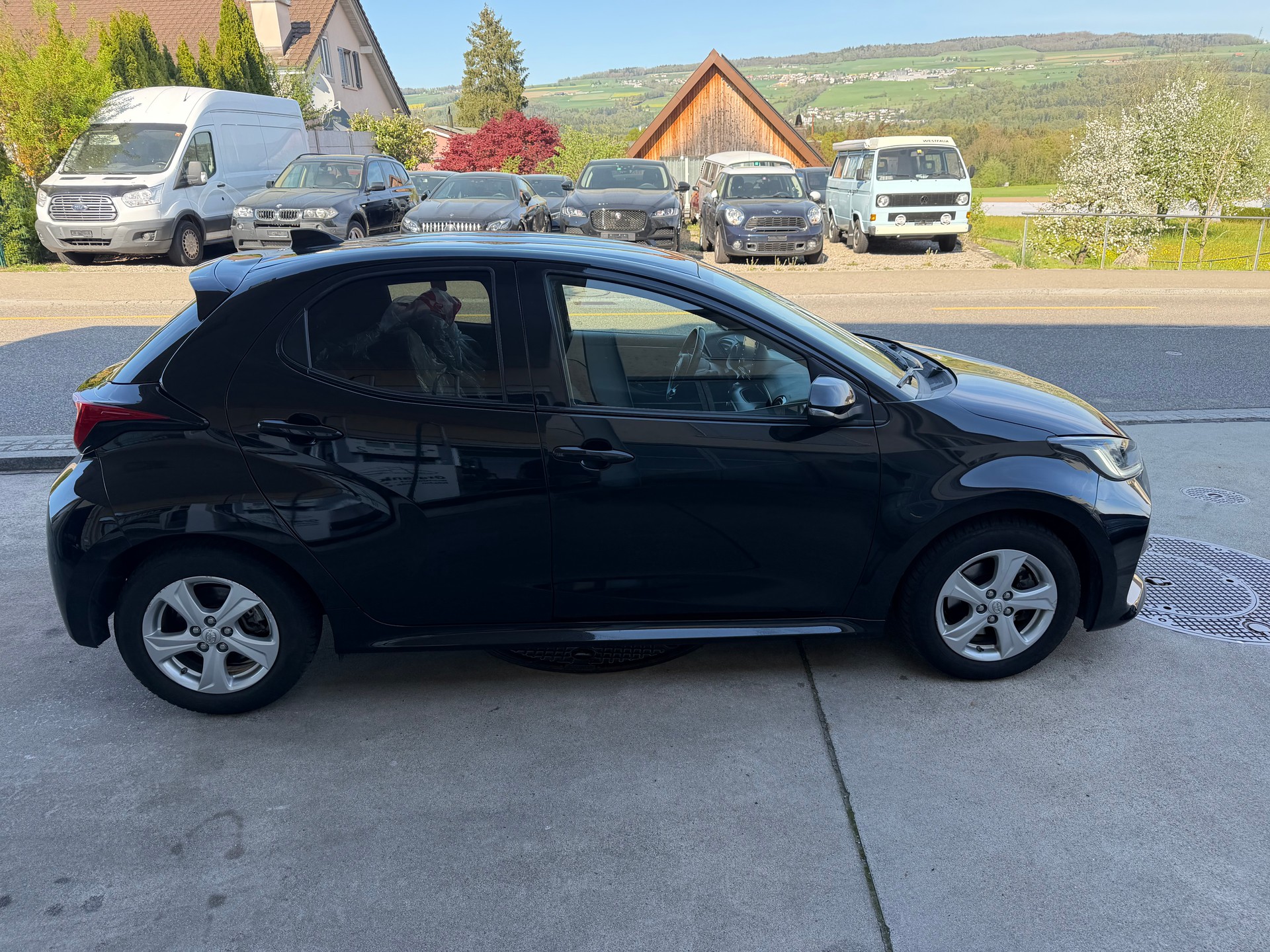 TOYOTA Yaris 1.5 Premium e-CVT-image-6