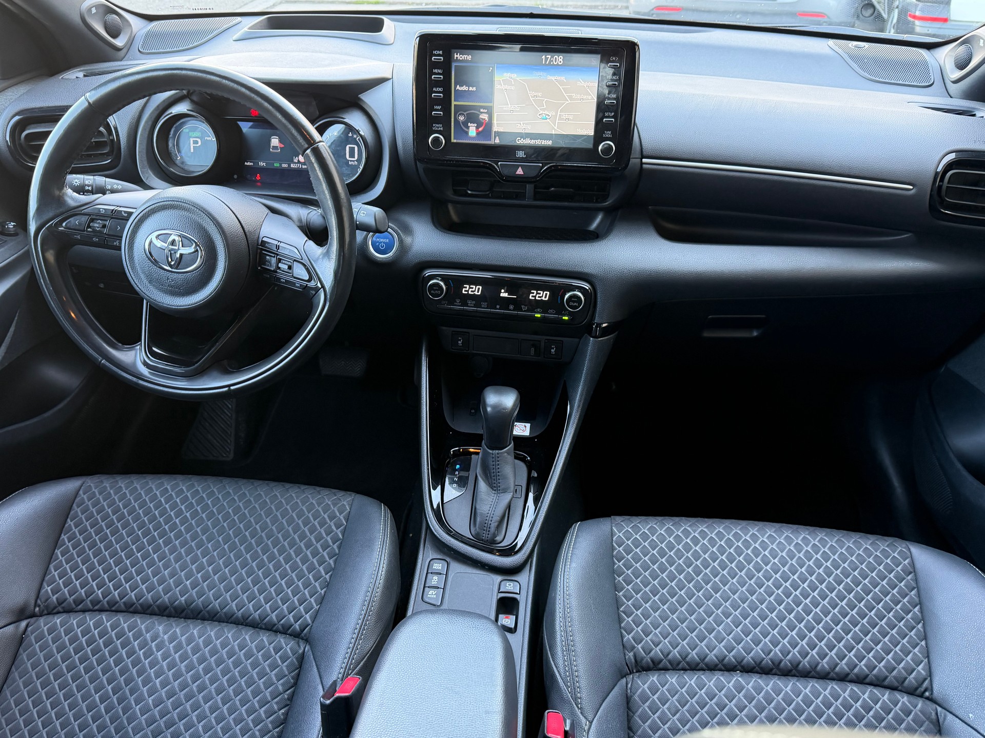 TOYOTA Yaris 1.5 Premium e-CVT-image-9