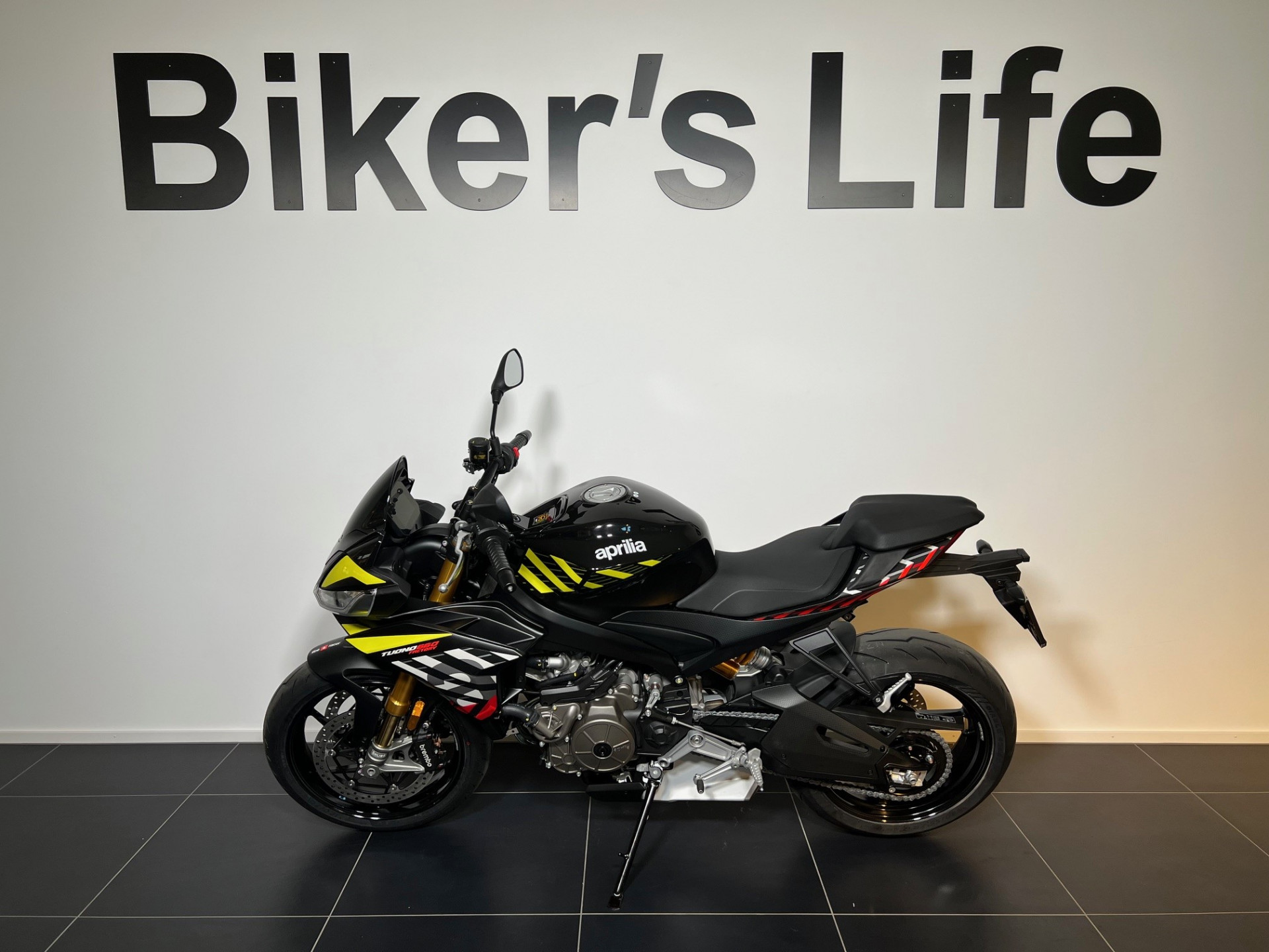 APRILIA Tuono 660 Factory-showroom-element-1