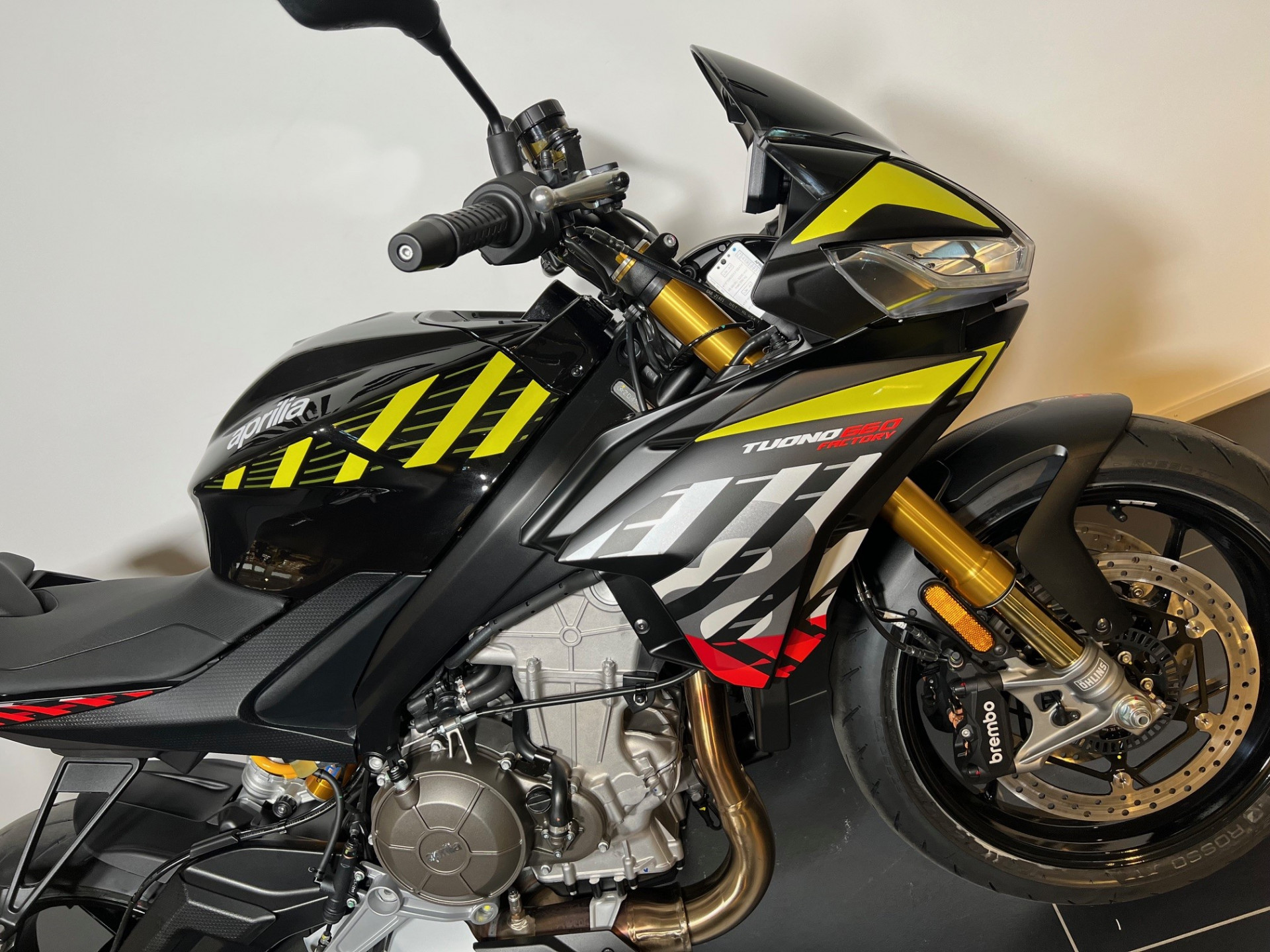 APRILIA Tuono 660 Factory-showroom-element-2