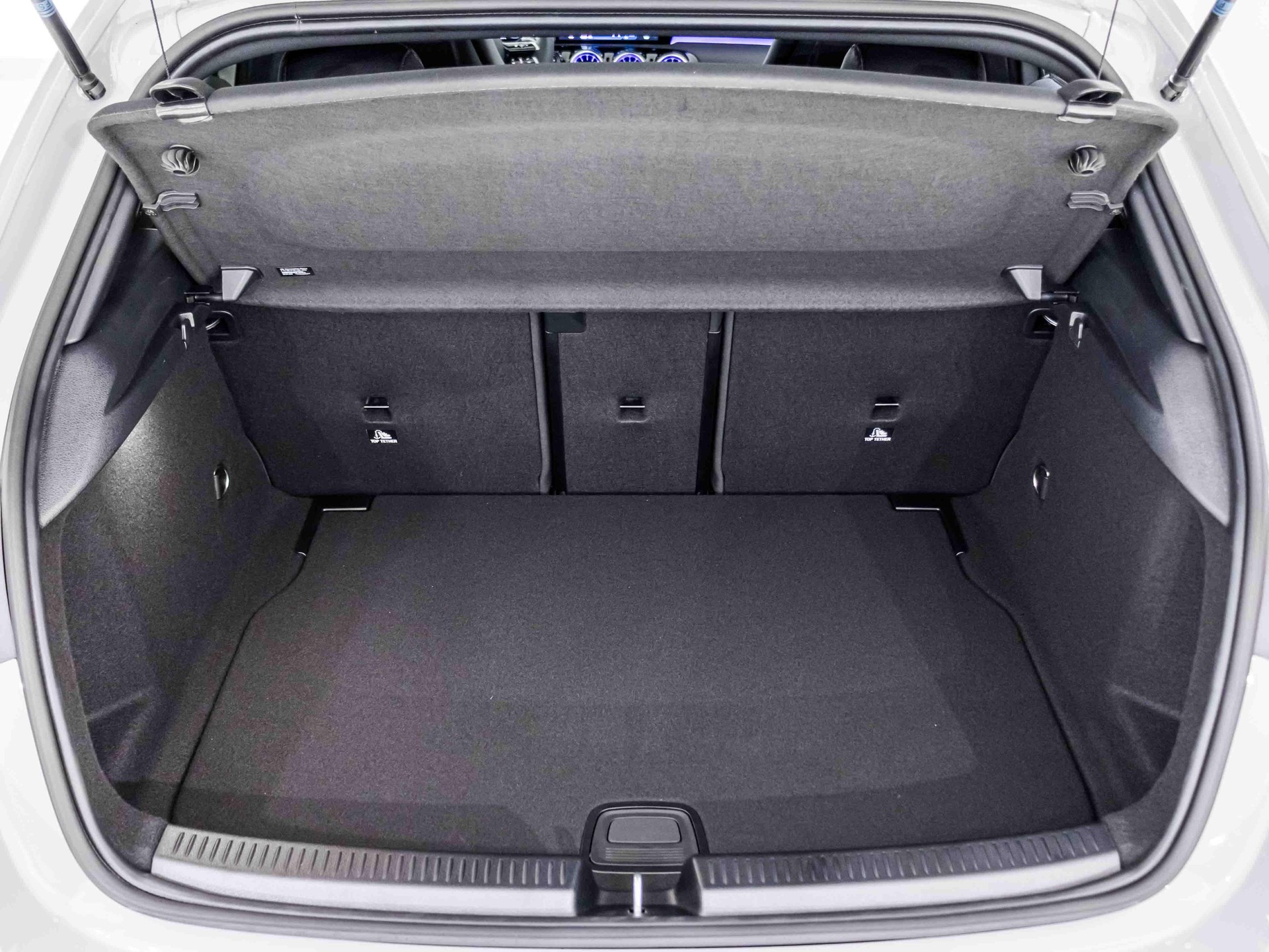MERCEDES-BENZ A 35 AMG 4MATIC-image-13