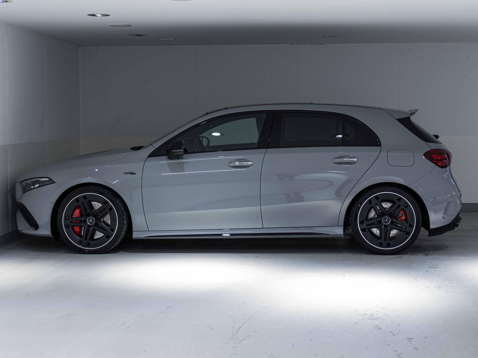 MERCEDES-BENZ A 35 AMG 4MATIC-image-4