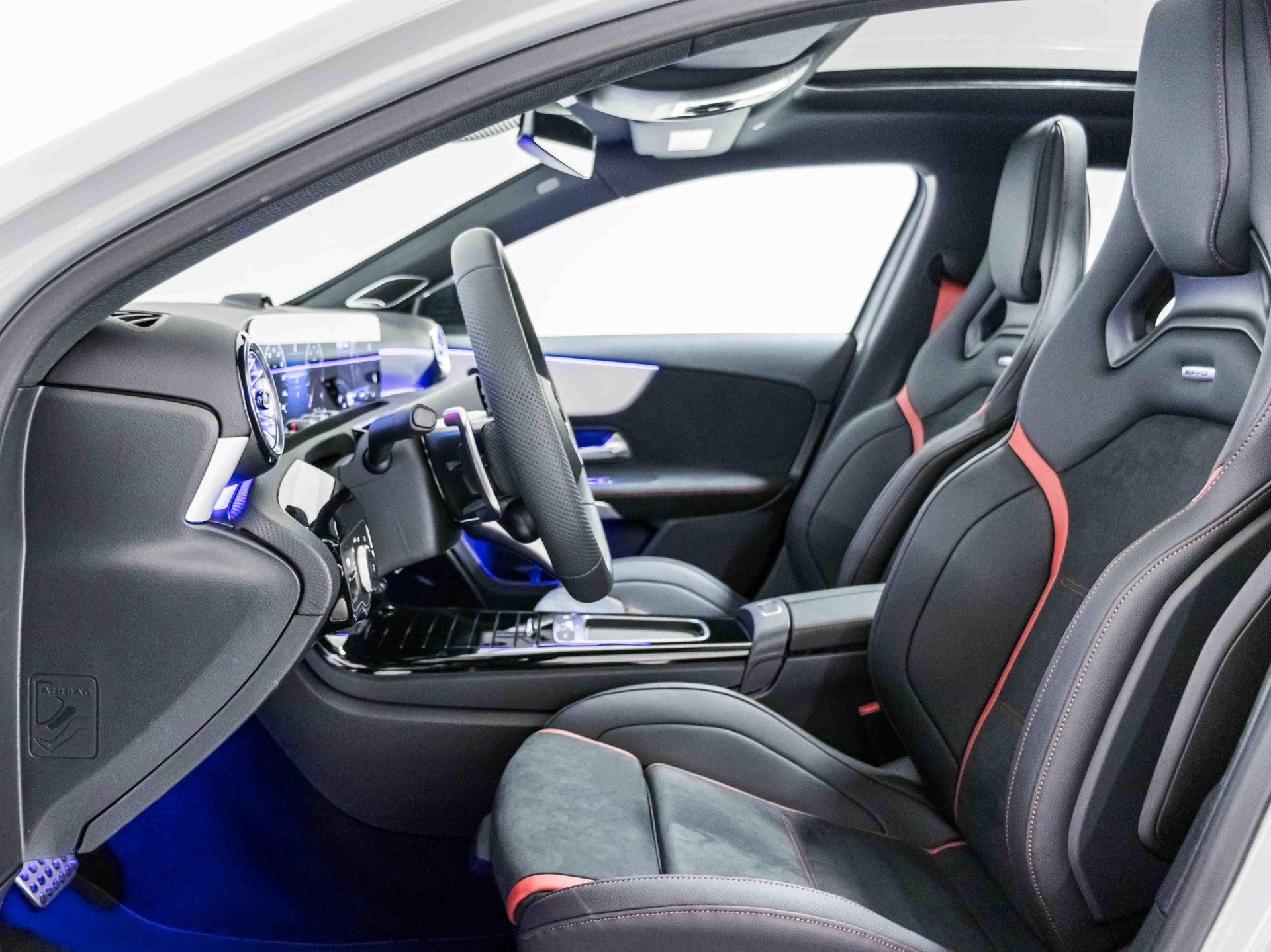 MERCEDES-BENZ A 35 AMG 4MATIC-image-6