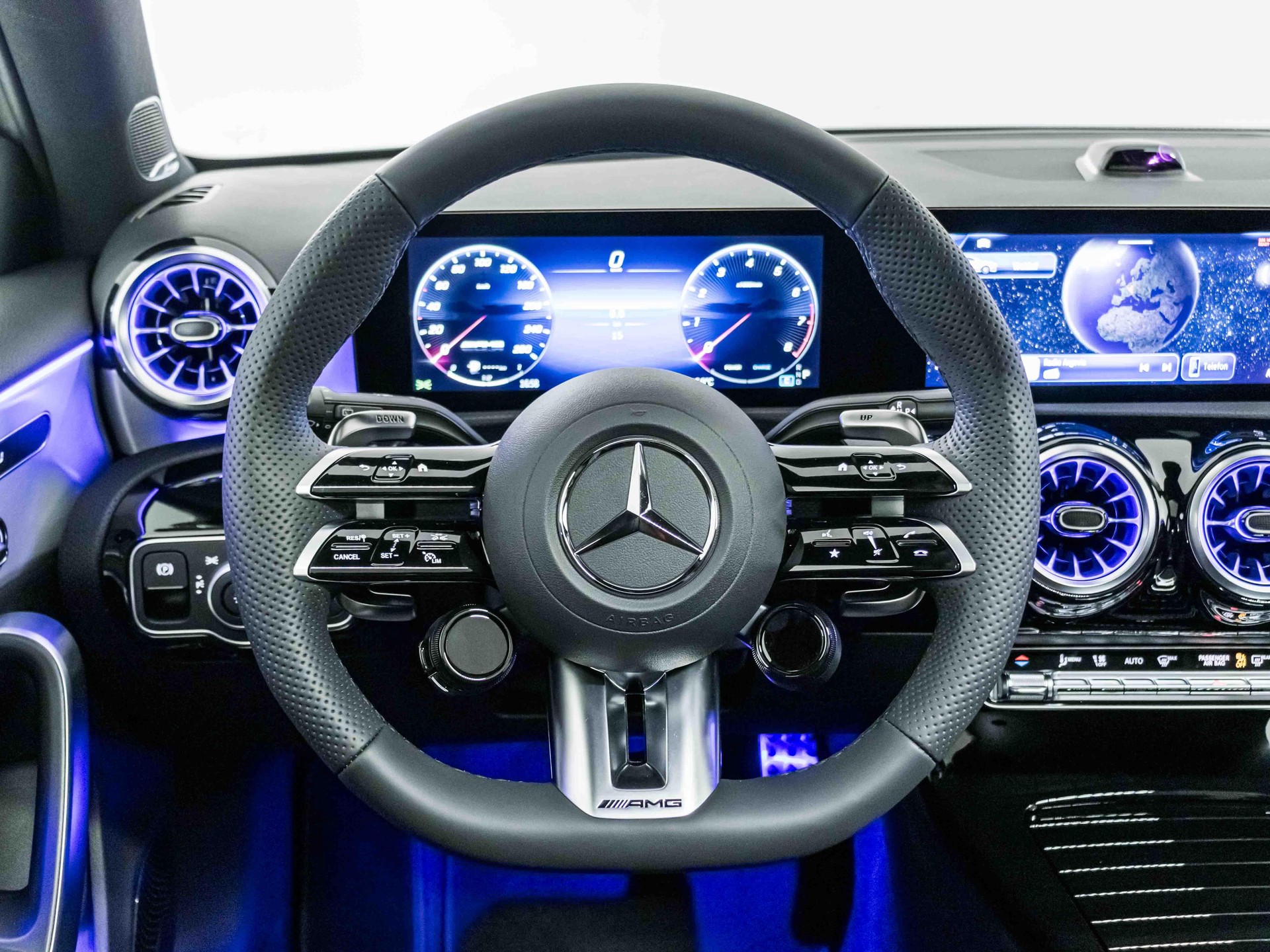 MERCEDES-BENZ A 35 AMG 4MATIC-image-10