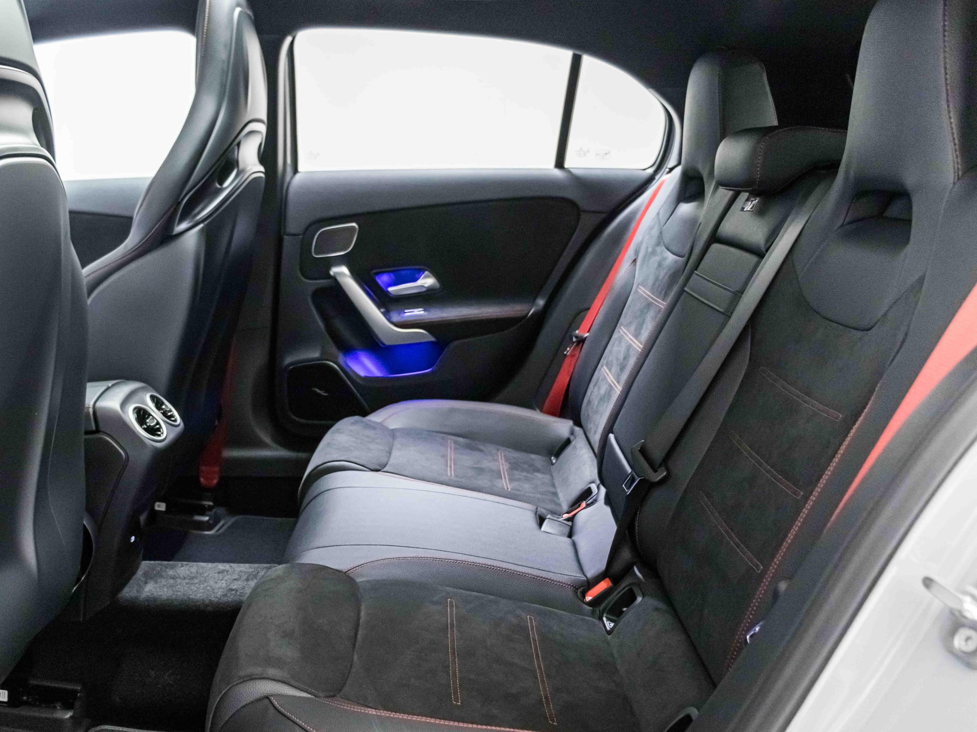 MERCEDES-BENZ A 35 AMG 4MATIC-image-7
