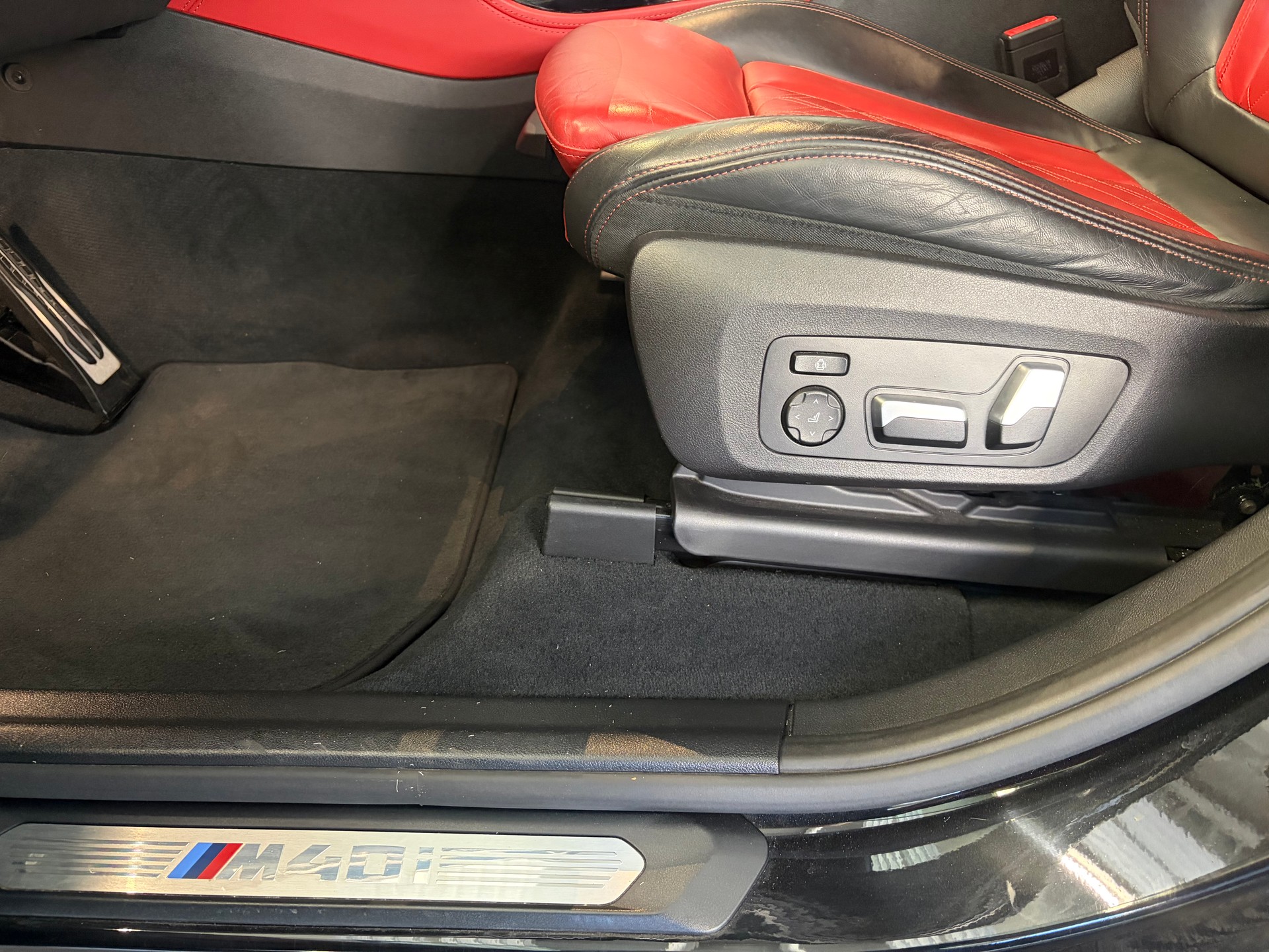 BMW X4 M40i Steptronic | CH Swiss | Individual Leder Fiona Rot-Schwarz | LED | Memory | DRIVING ASSISTANT |-image-21