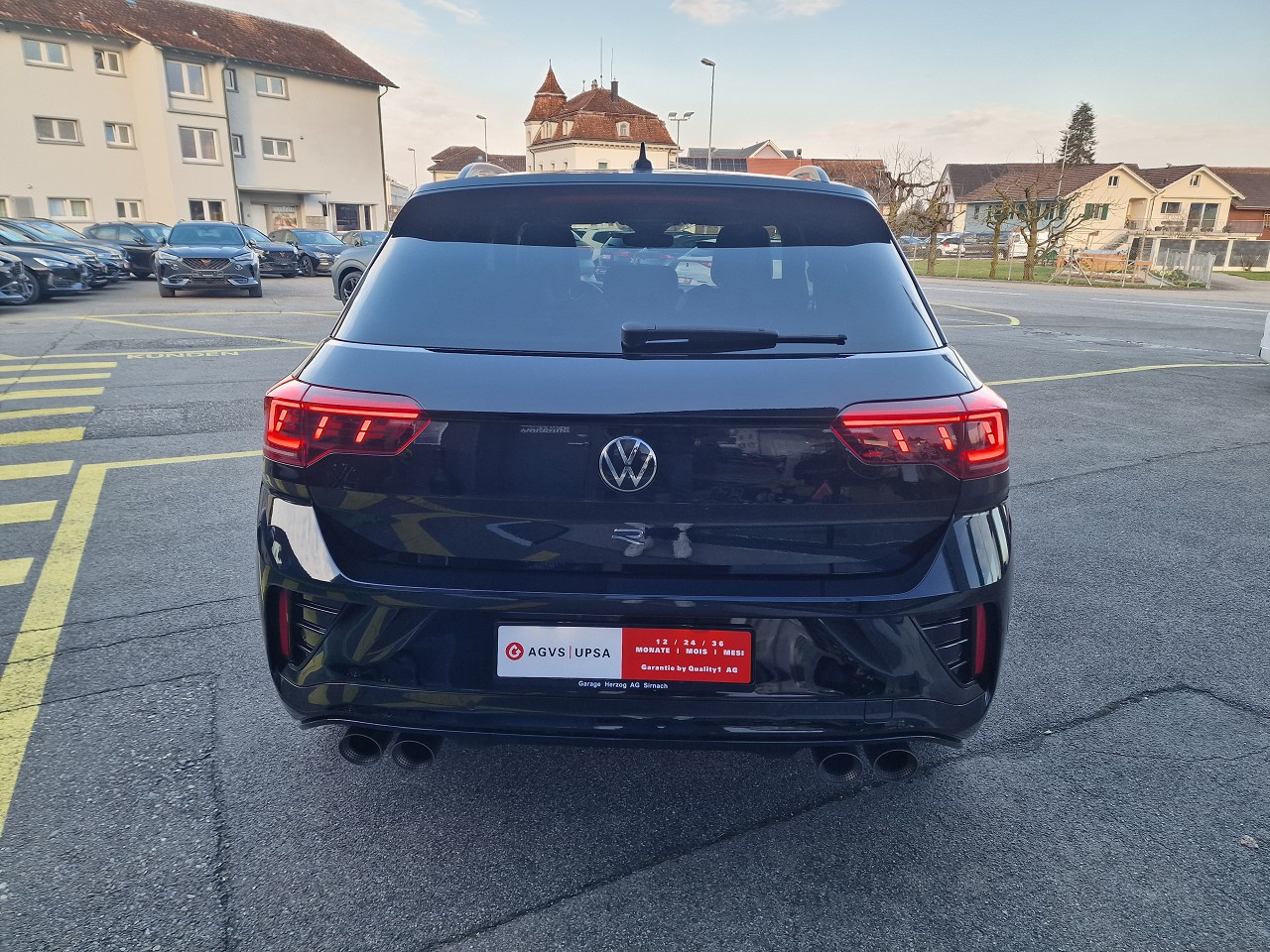 VW T-Roc 2.0 TSI R DSG 4Motion-image-4