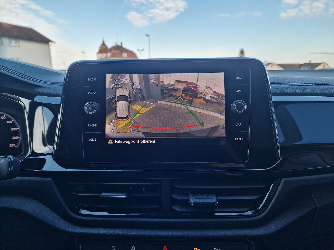 VW T-Roc 2.0 TSI R DSG 4Motion-image-25