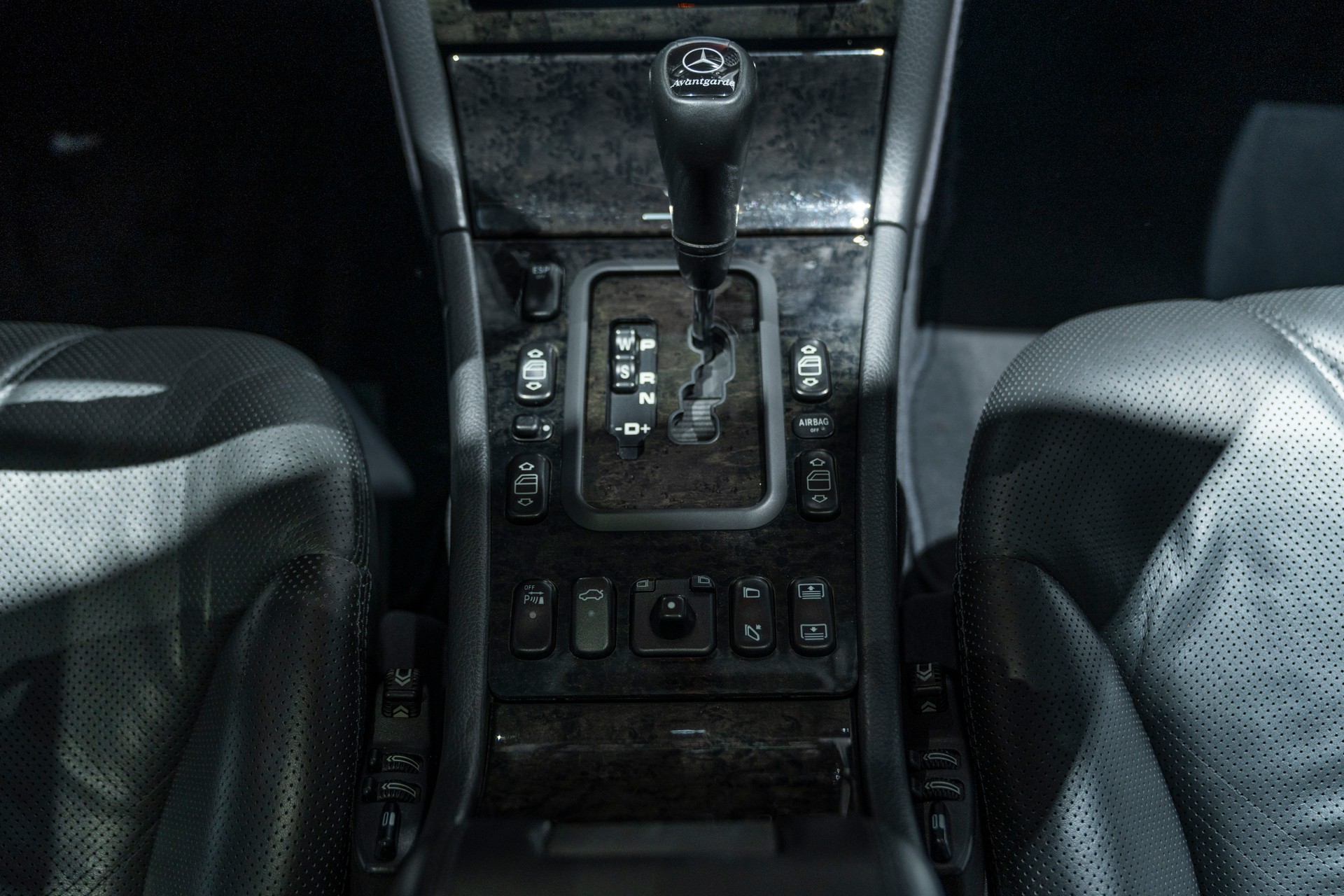 MERCEDES-BENZ E 55 AMG Avantgarde Automatic-image-15