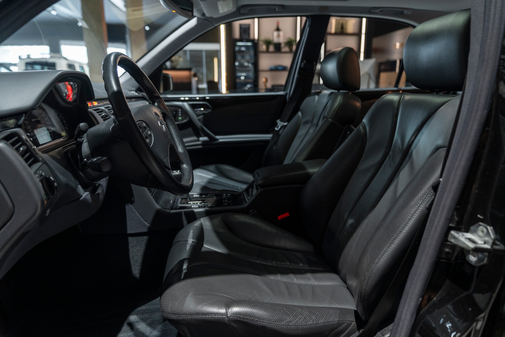 MERCEDES-BENZ E 55 AMG Avantgarde Automatic-image-9