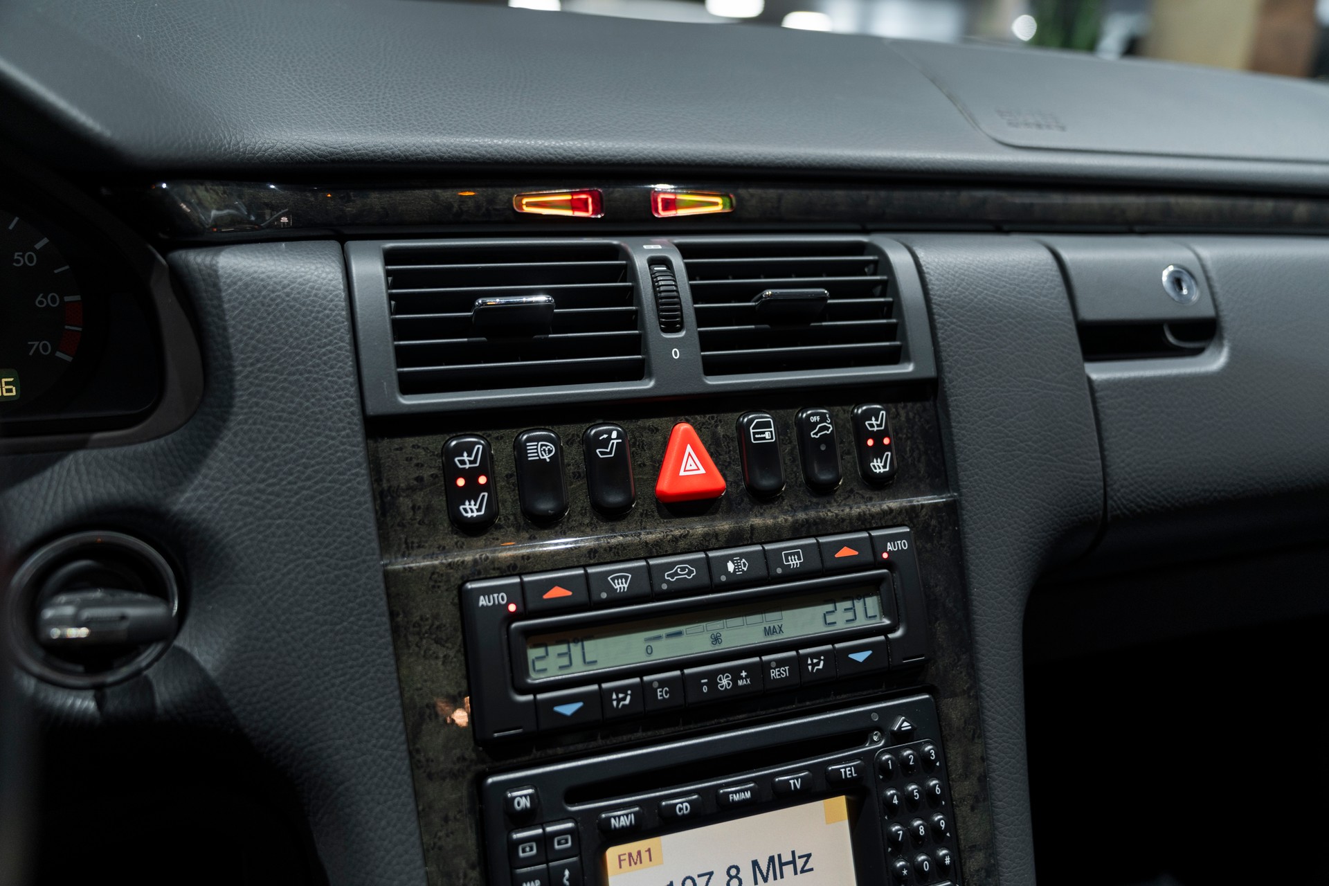 MERCEDES-BENZ E 55 AMG Avantgarde Automatic-image-11