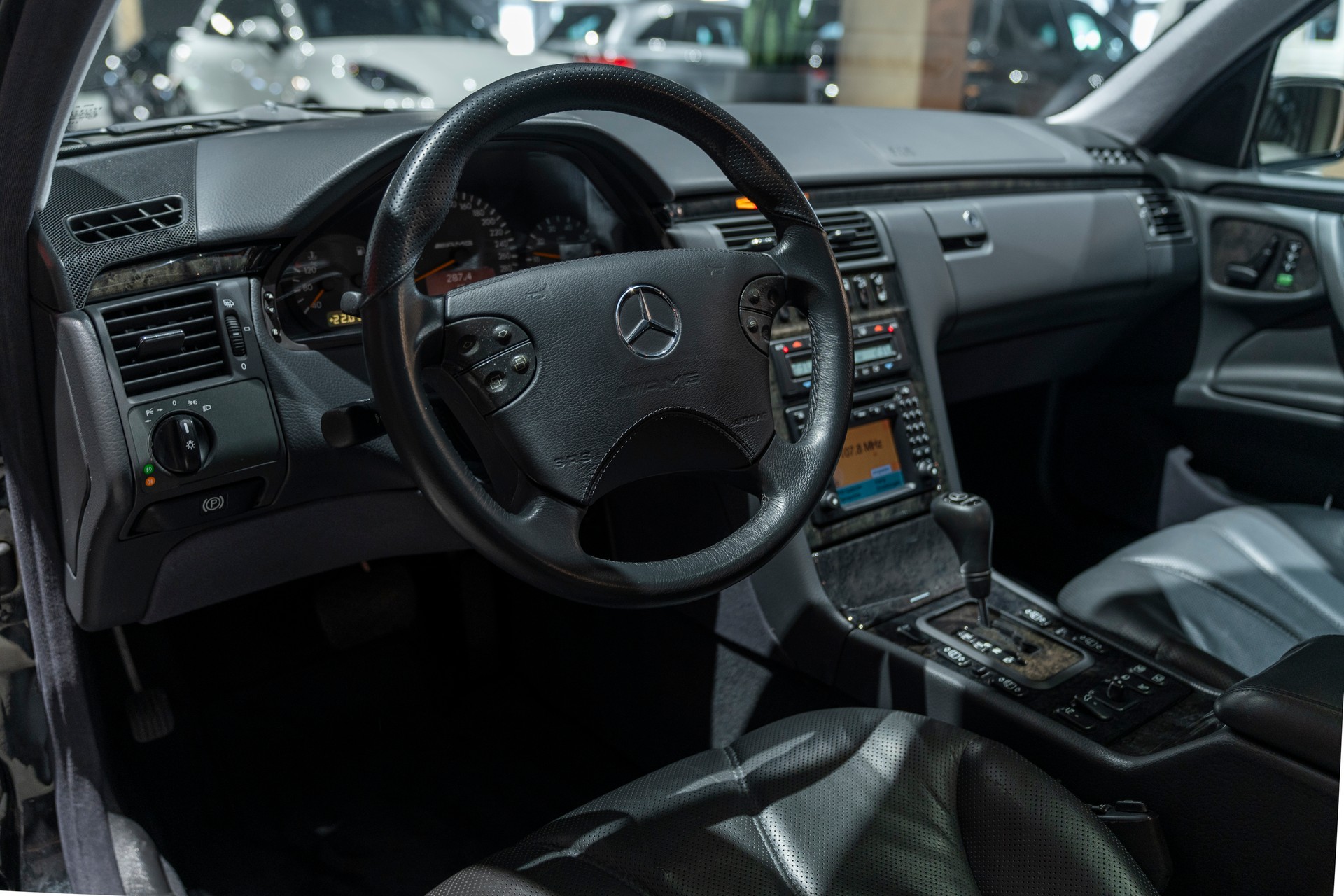 MERCEDES-BENZ E 55 AMG Avantgarde Automatic-image-8