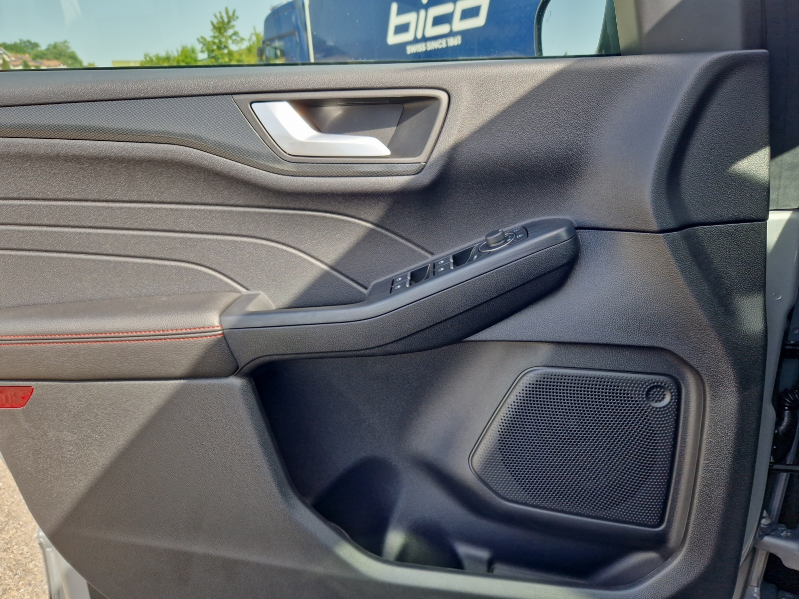 FORD Kuga 2.5 Plug-in Hybrid ST-Line X-image-8