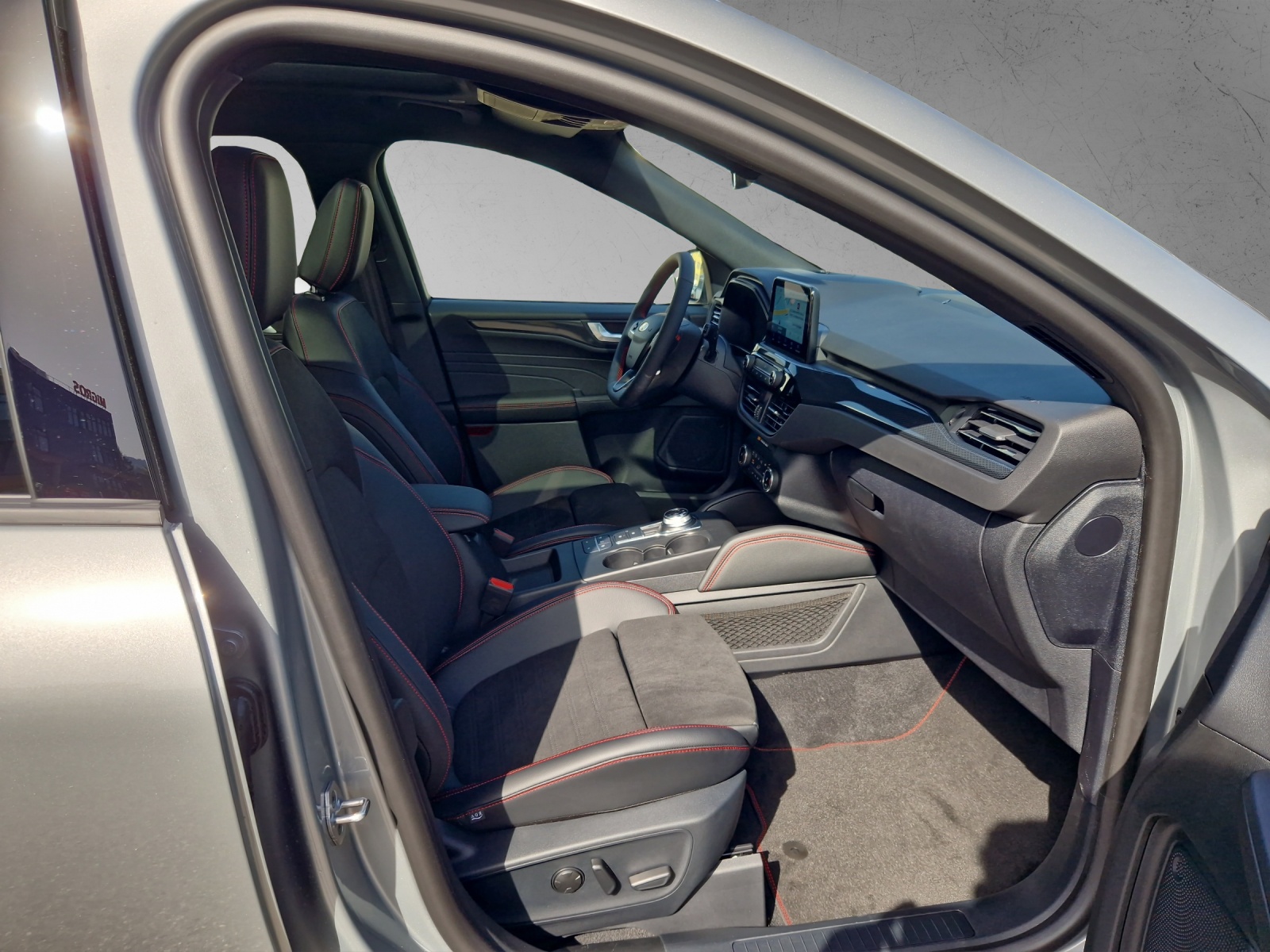 FORD Kuga 2.5 Plug-in Hybrid ST-Line X-image-14