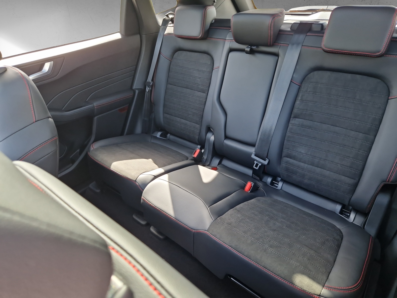 FORD Kuga 2.5 Plug-in Hybrid ST-Line X-image-15