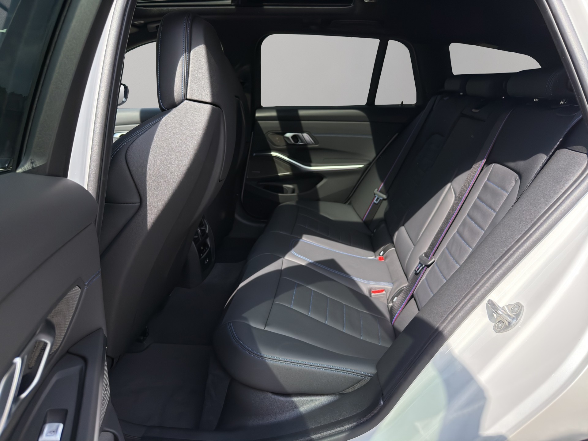 BMW M340i xDrive 48V Touring Steptronic M Sport Pro-image-17