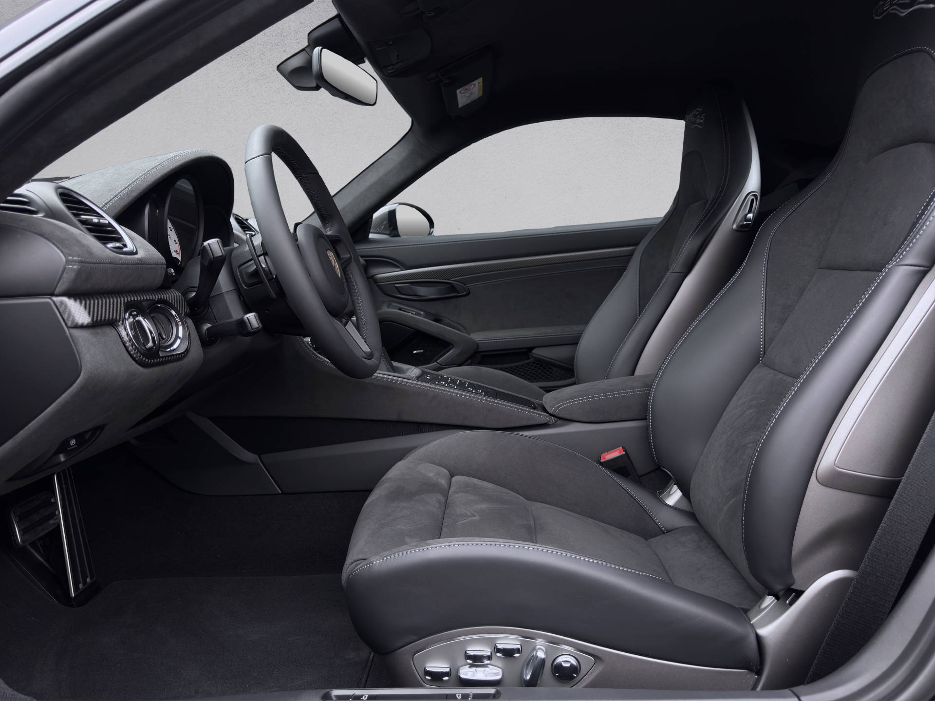 PORSCHE Cayman 718 GT4 RS-image-7