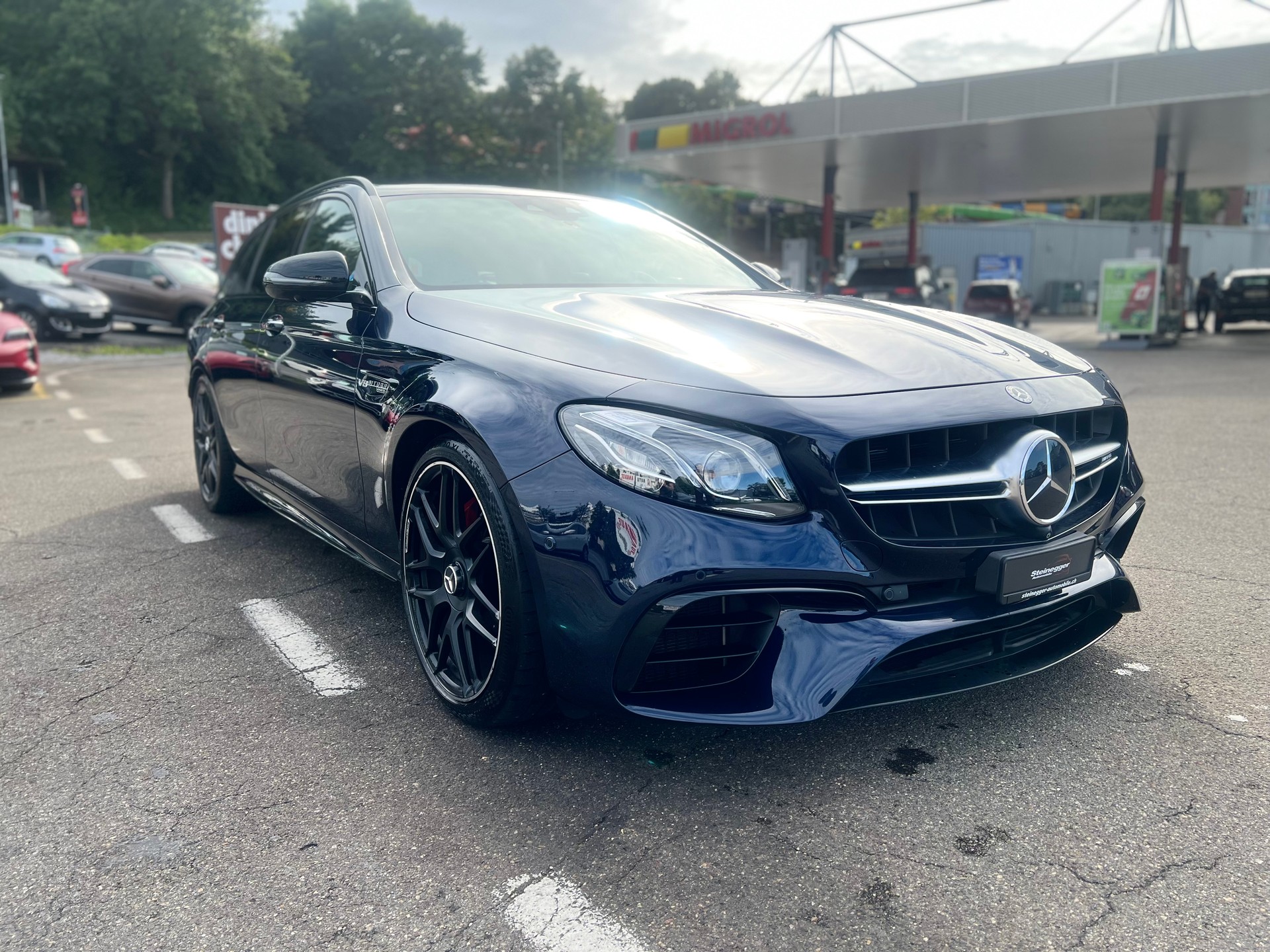 MERCEDES-BENZ E 63 AMG S 4 Matic 9G-Tronic-showroom-element-1