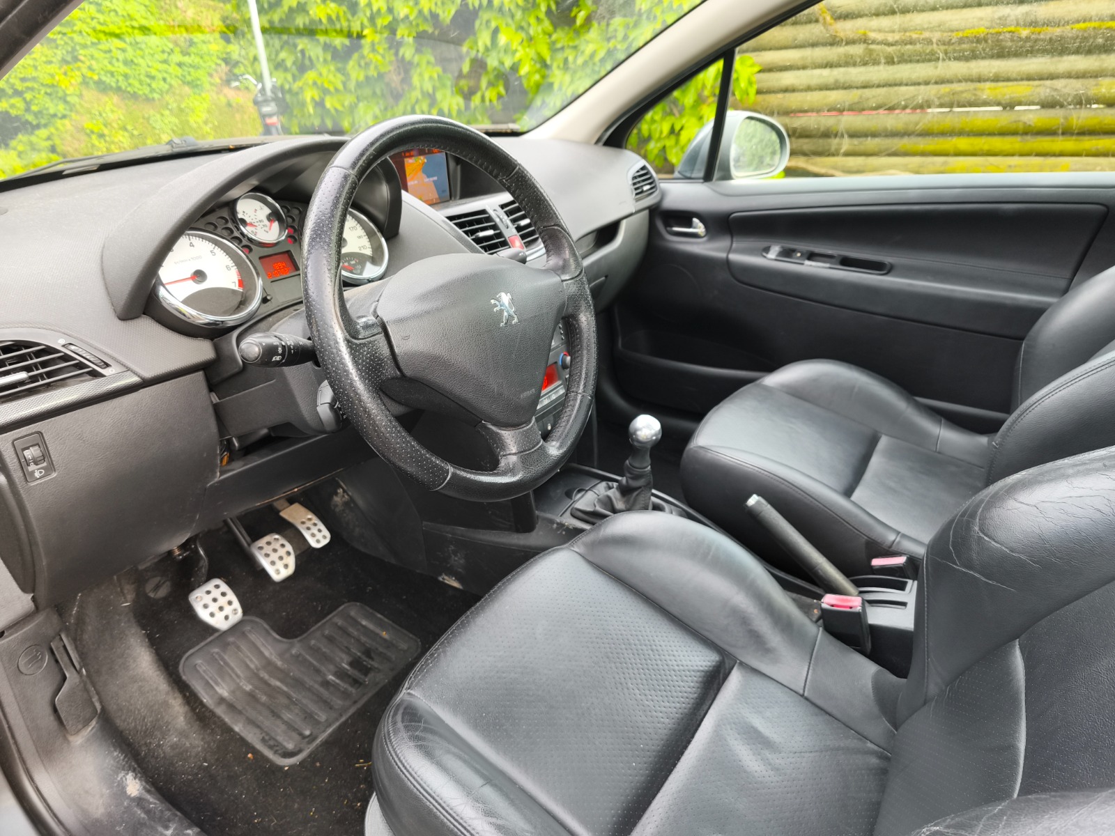 PEUGEOT 207 1.6 16V Turbo XSI-image-12