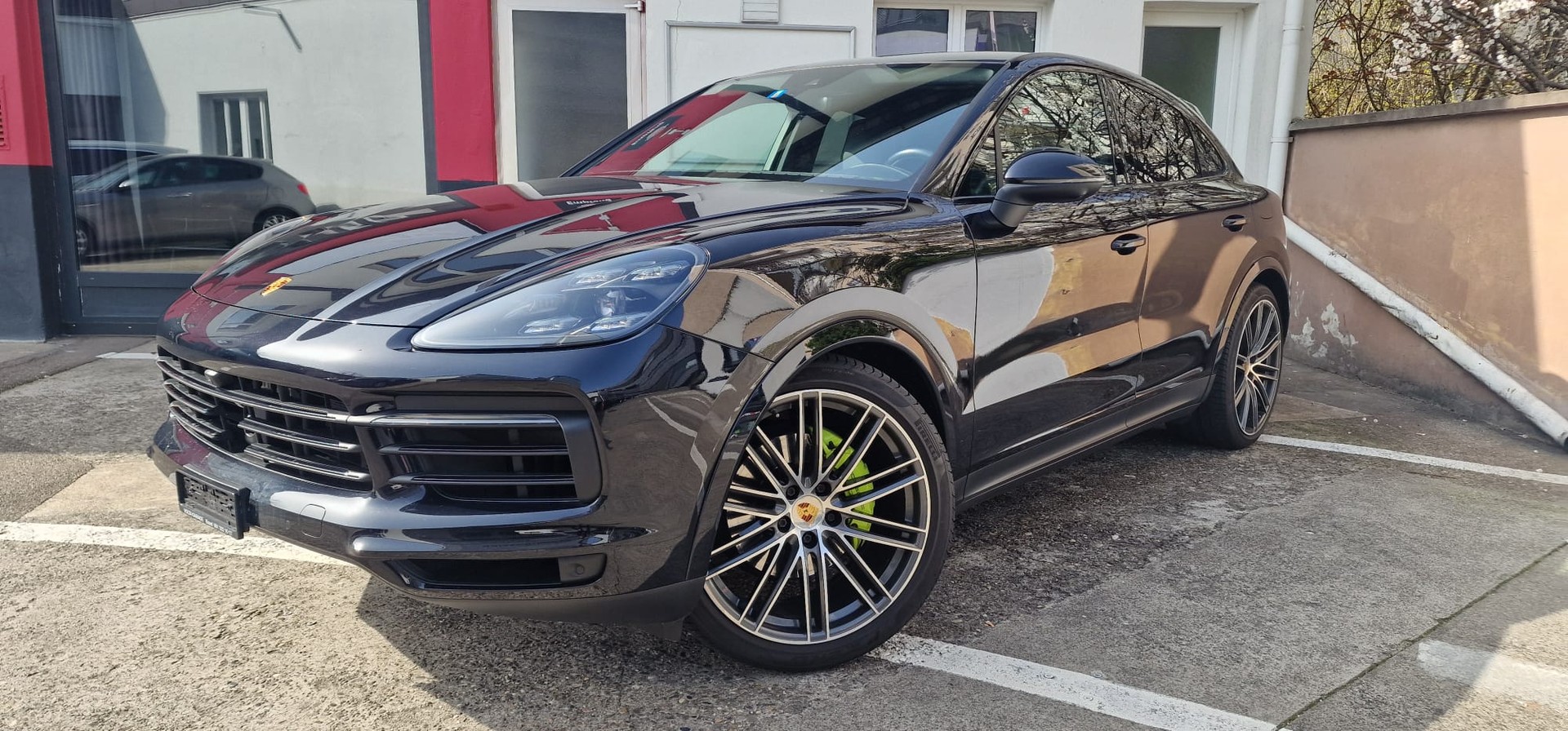 PORSCHE Cayenne Coupé E-Hybrid-showroom-element-2