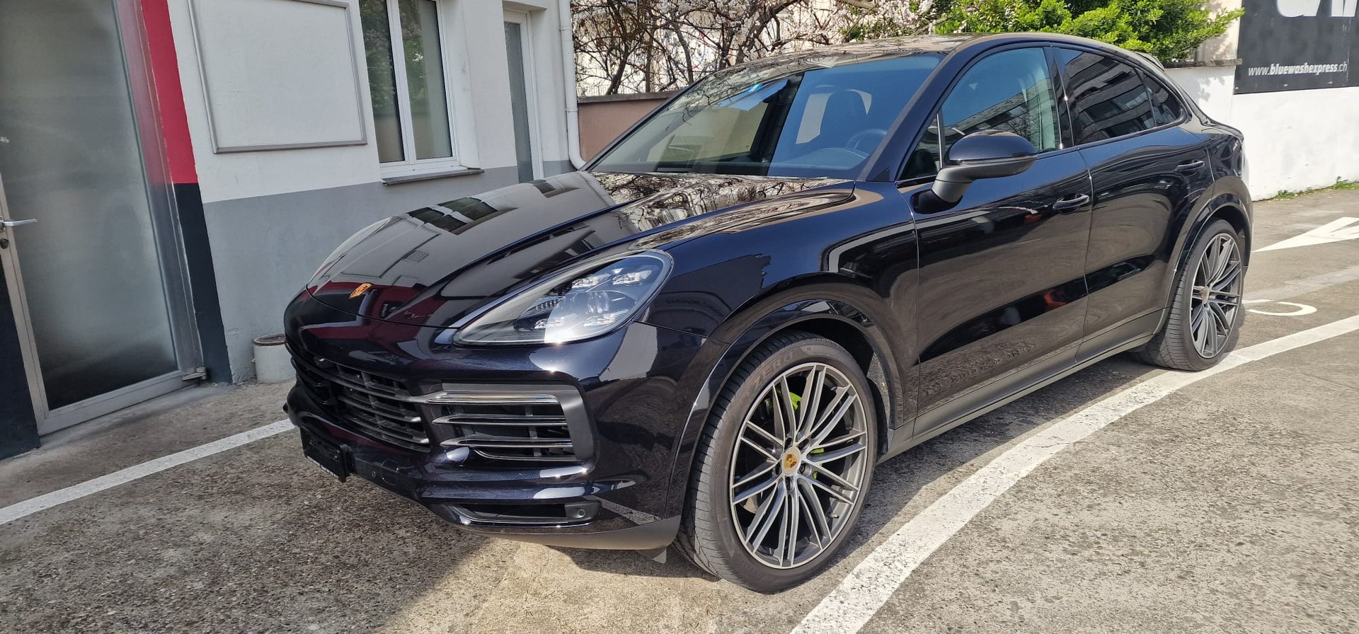 PORSCHE Cayenne Coupé E-Hybrid-showroom-element-1