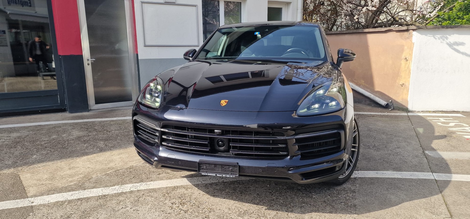 PORSCHE Cayenne Coupé E-Hybrid-showroom-element-3