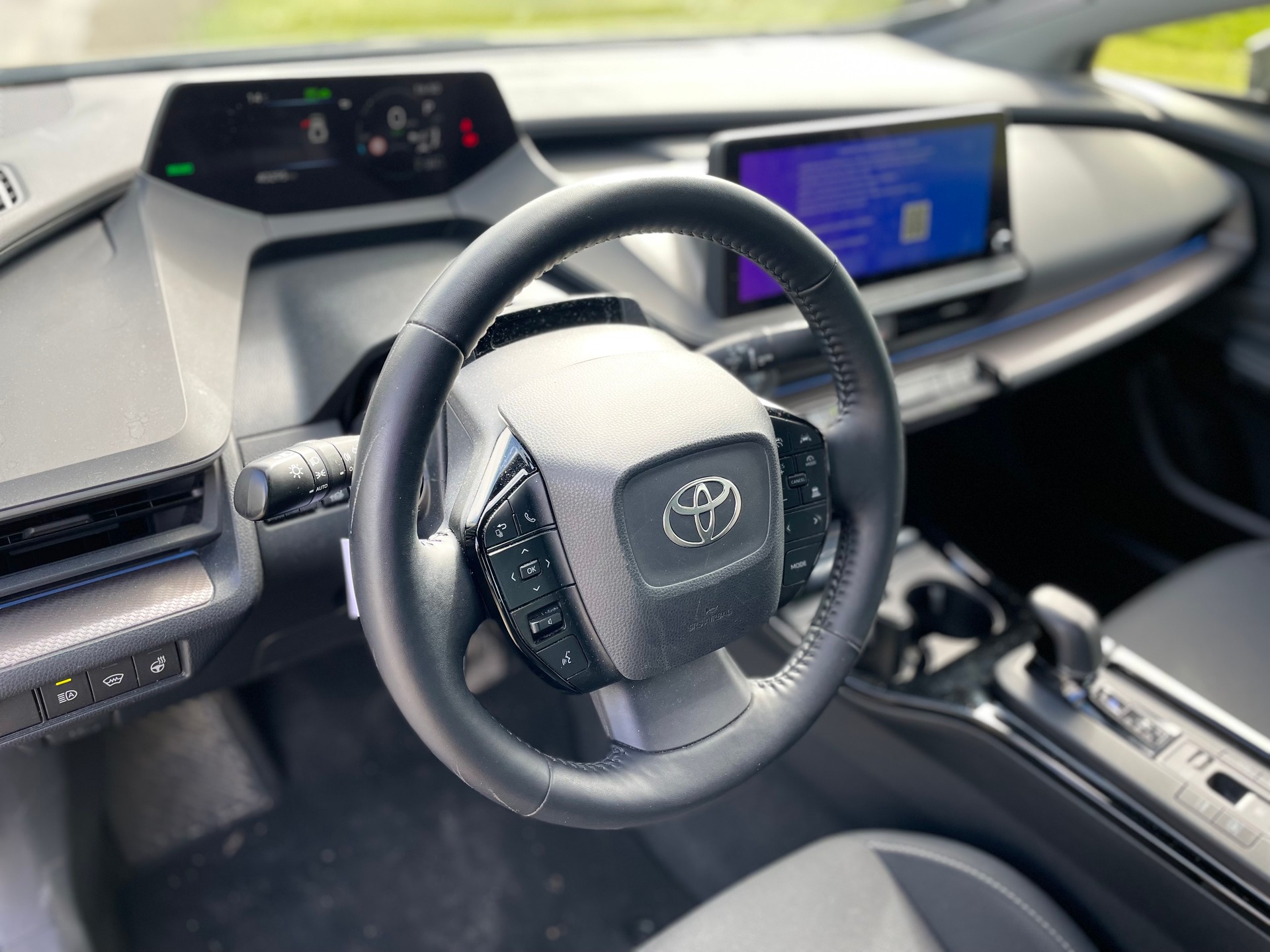 TOYOTA 2.0 Plug-In-Hybrid Style-image-3